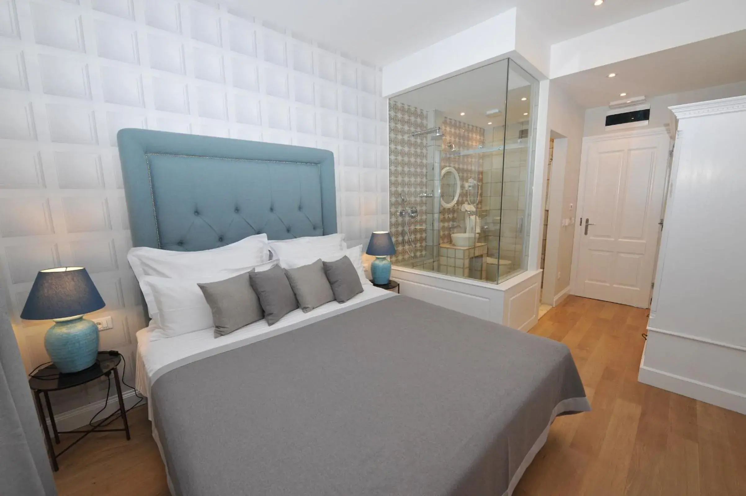 Photo of the whole room, Bed in Bajamonti 5 Luxury Rooms Photo of the whole room, Bed in Bajamonti 5 Luxury Rooms