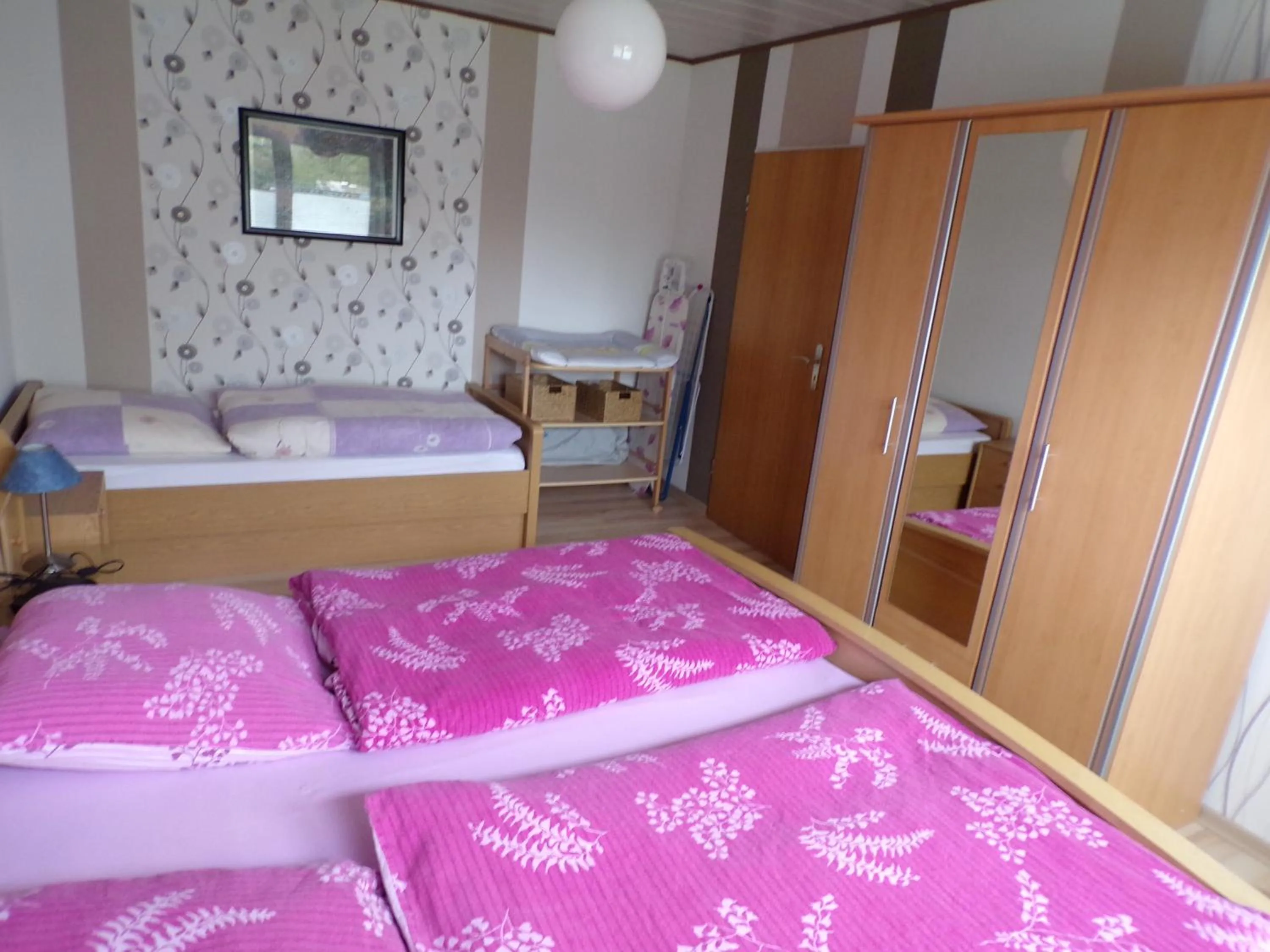 Bed in Ferienwohnung Baumann