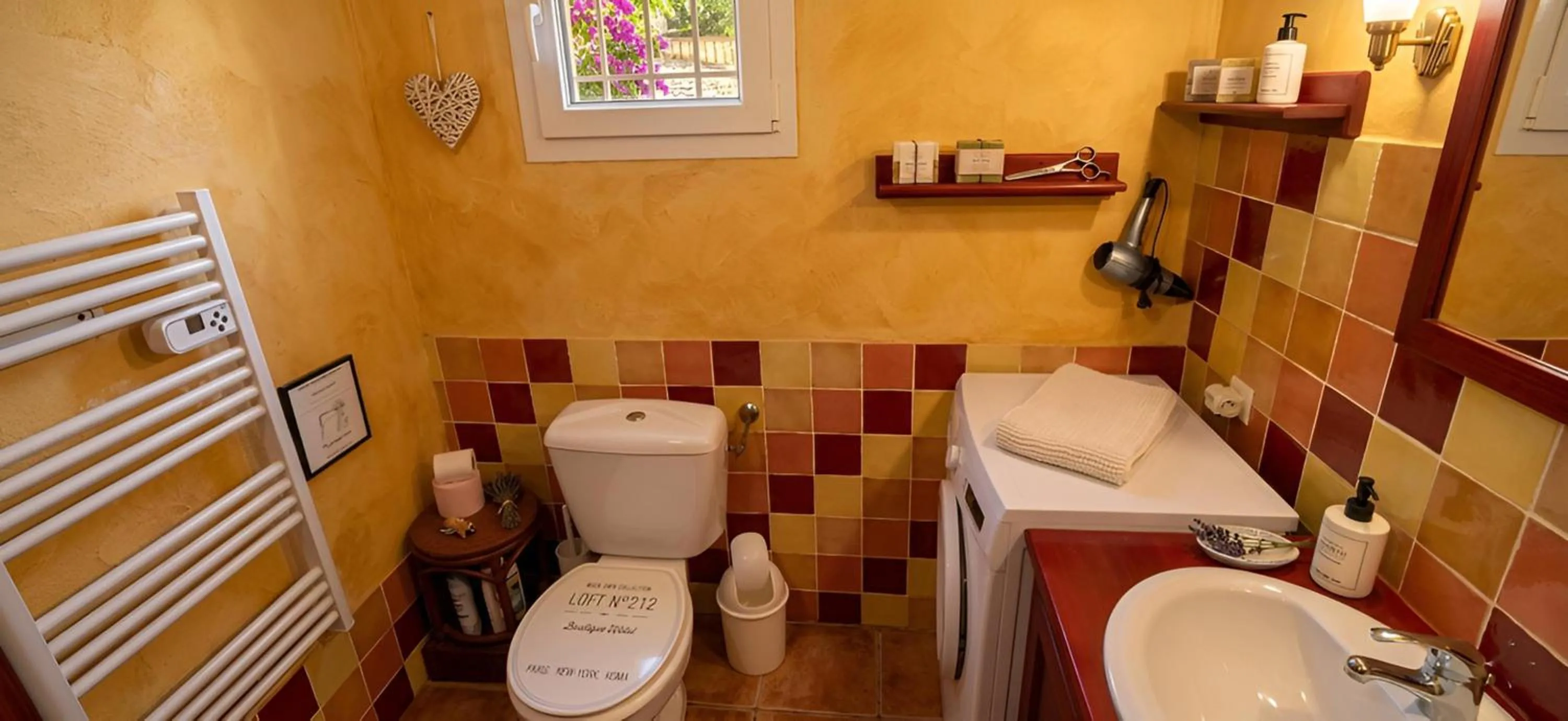 Toilet in Clos du Veyrier