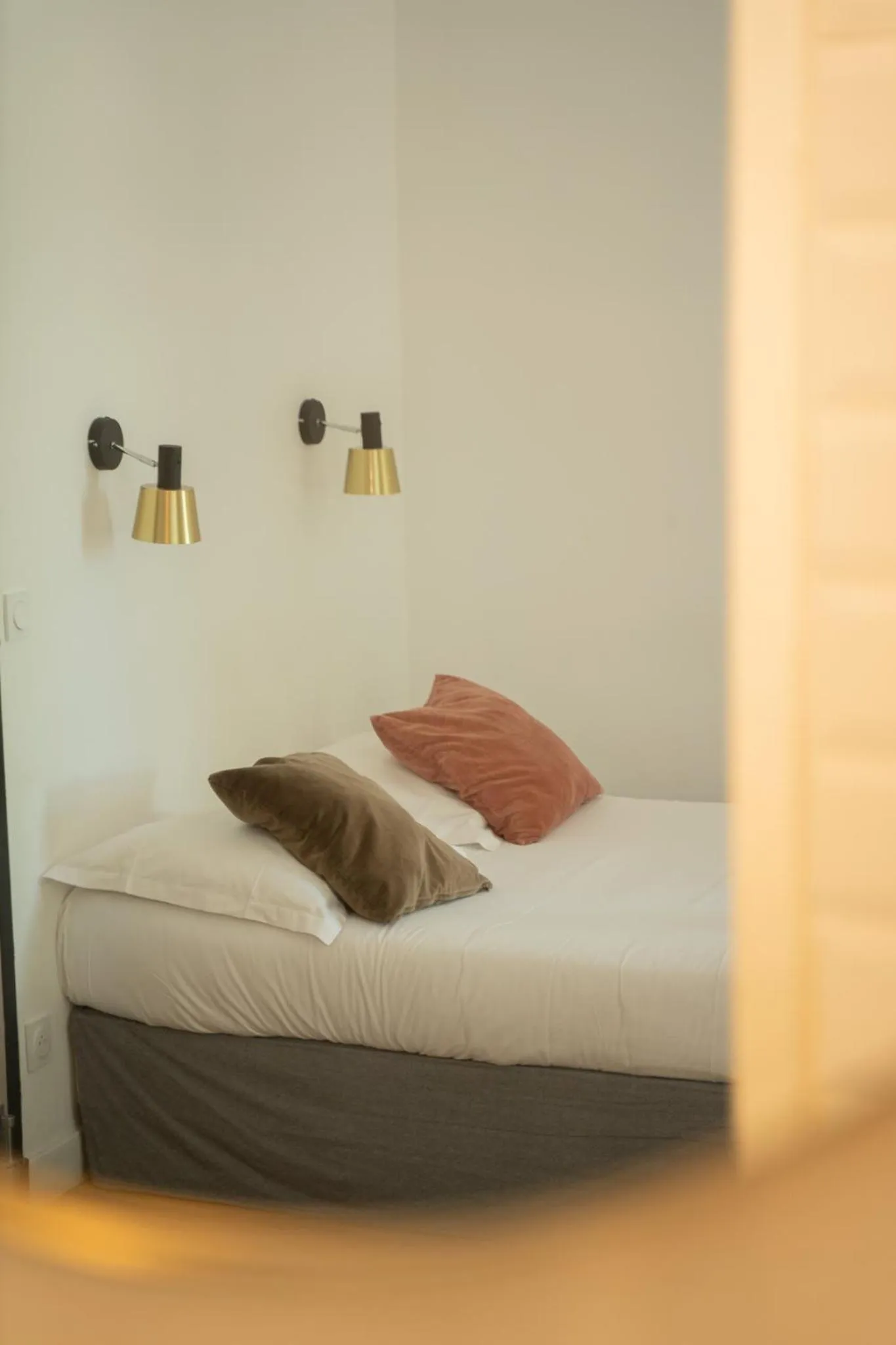 Bed in Hôtel d'Angleterre, Salon-de-Provence