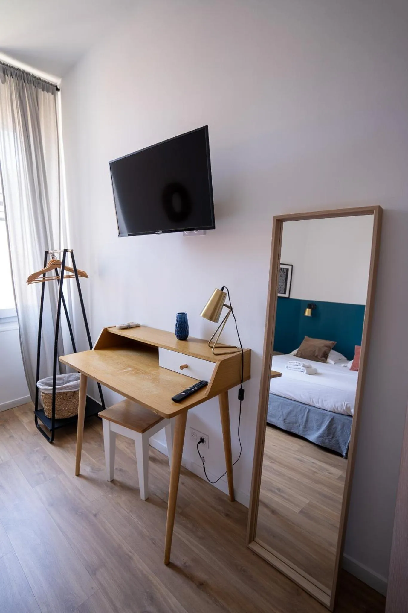 Bed in Hôtel d'Angleterre, Salon-de-Provence