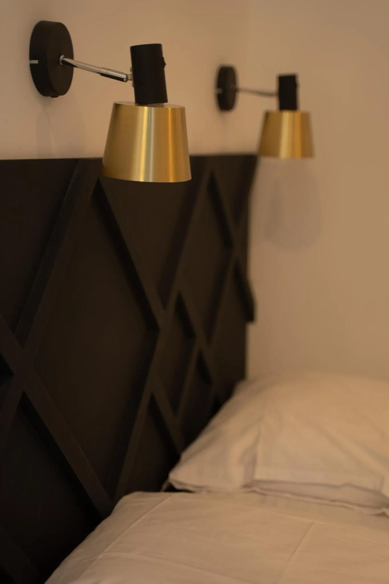 Bed in Hôtel d'Angleterre, Salon-de-Provence