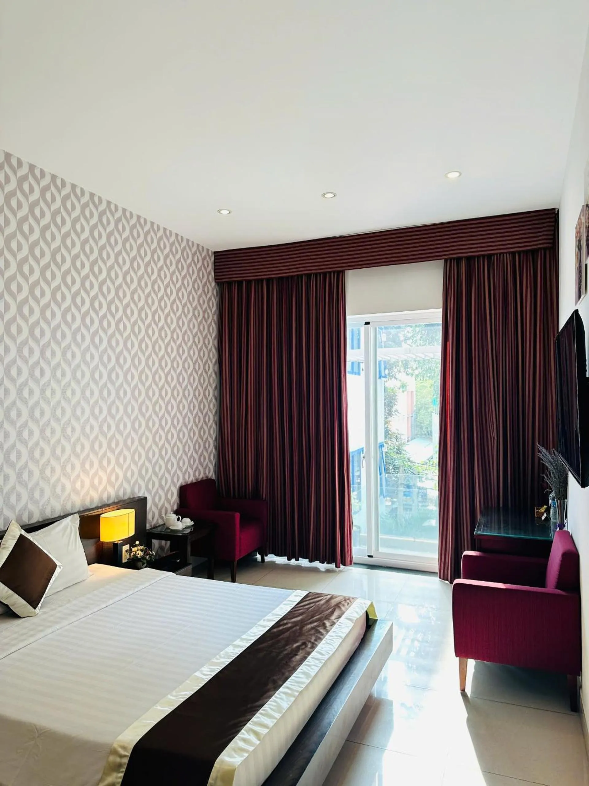 Bed in Ngoc Linh Luxury Hotel