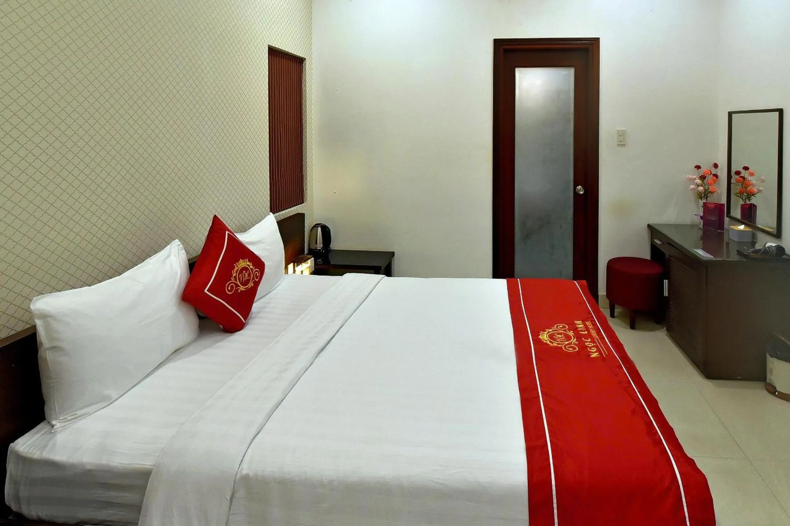 Bed in Ngoc Linh Luxury Hotel