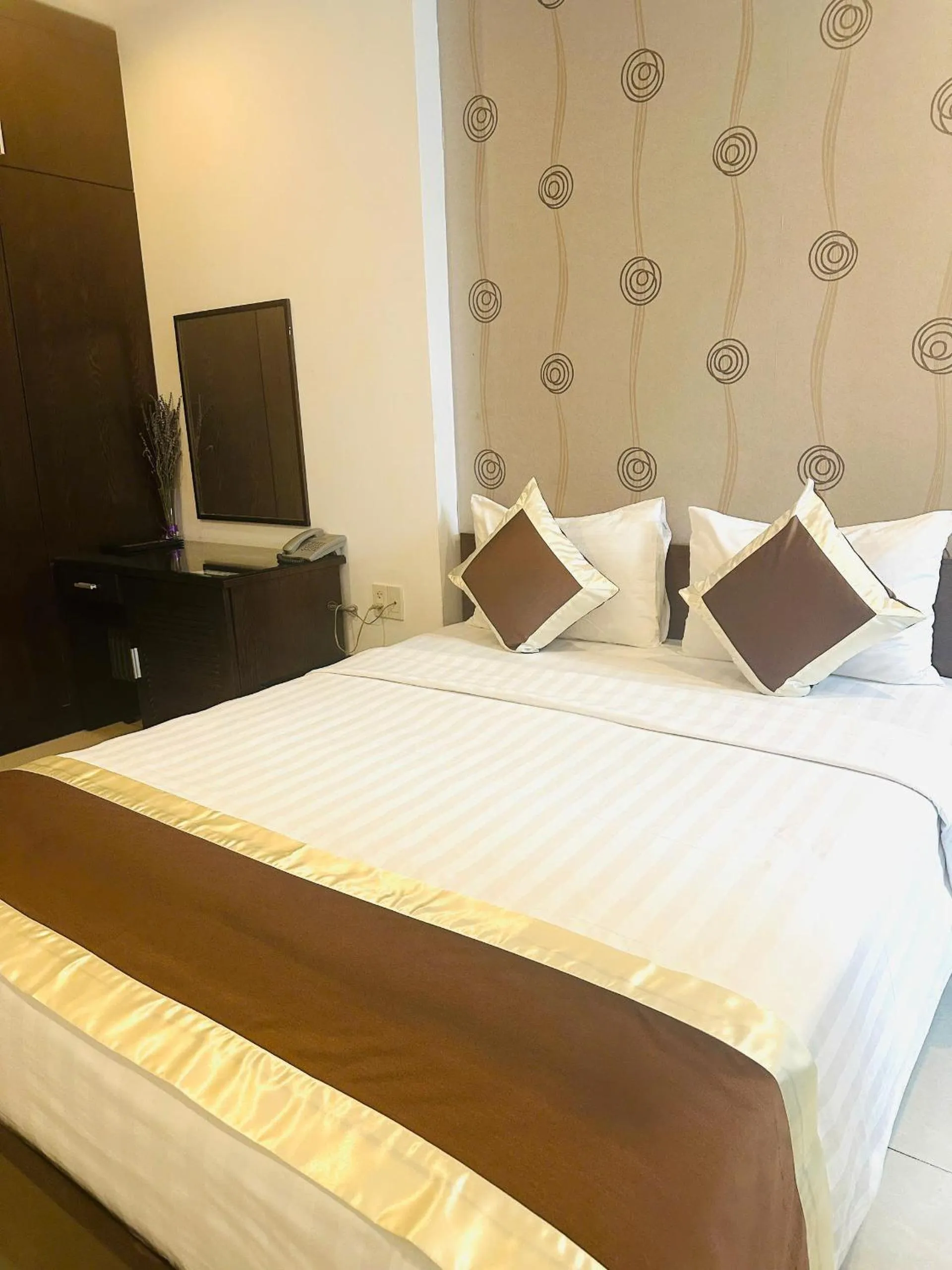 Bed in Ngoc Linh Luxury Hotel