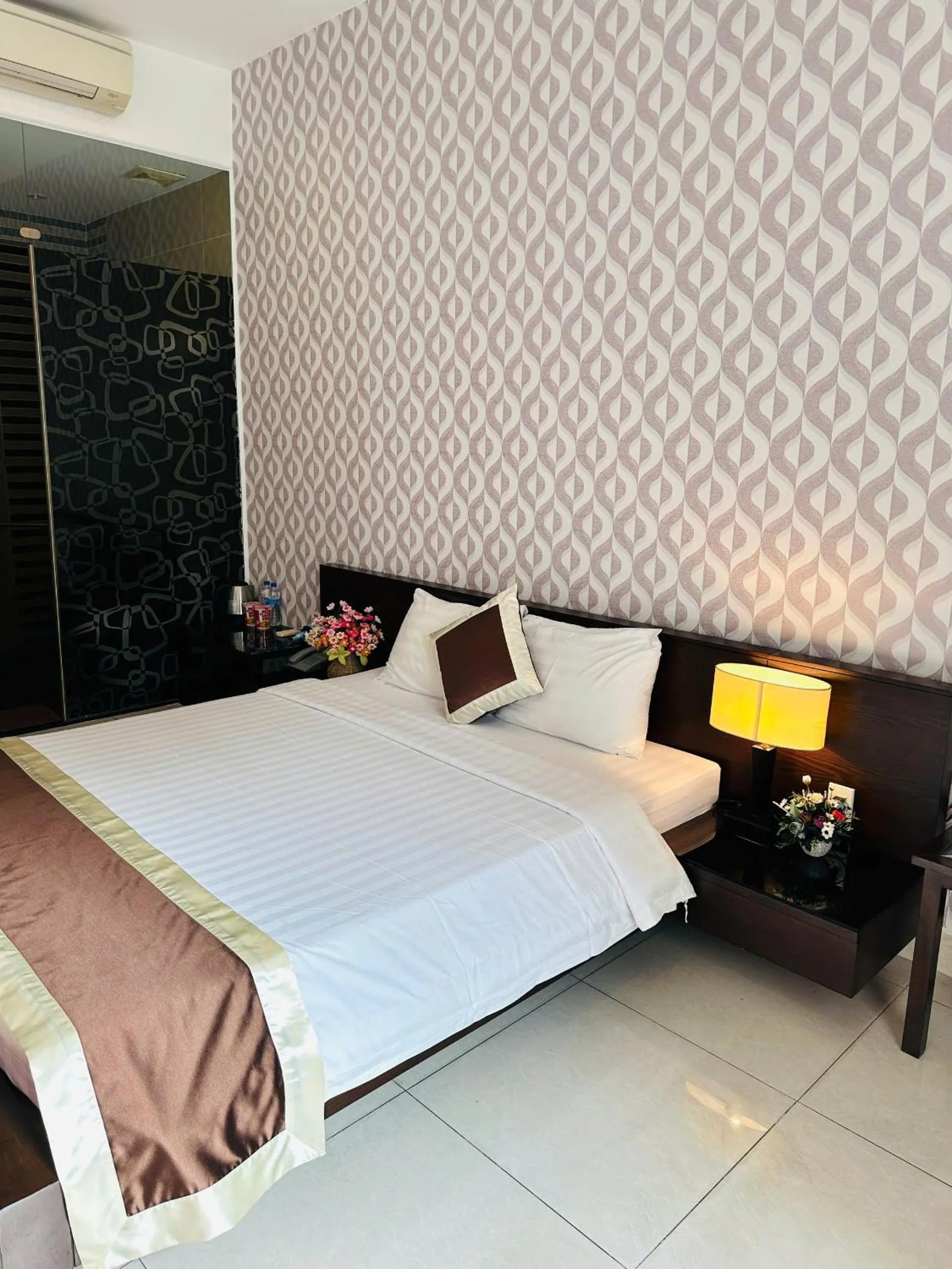 Bed in Ngoc Linh Luxury Hotel