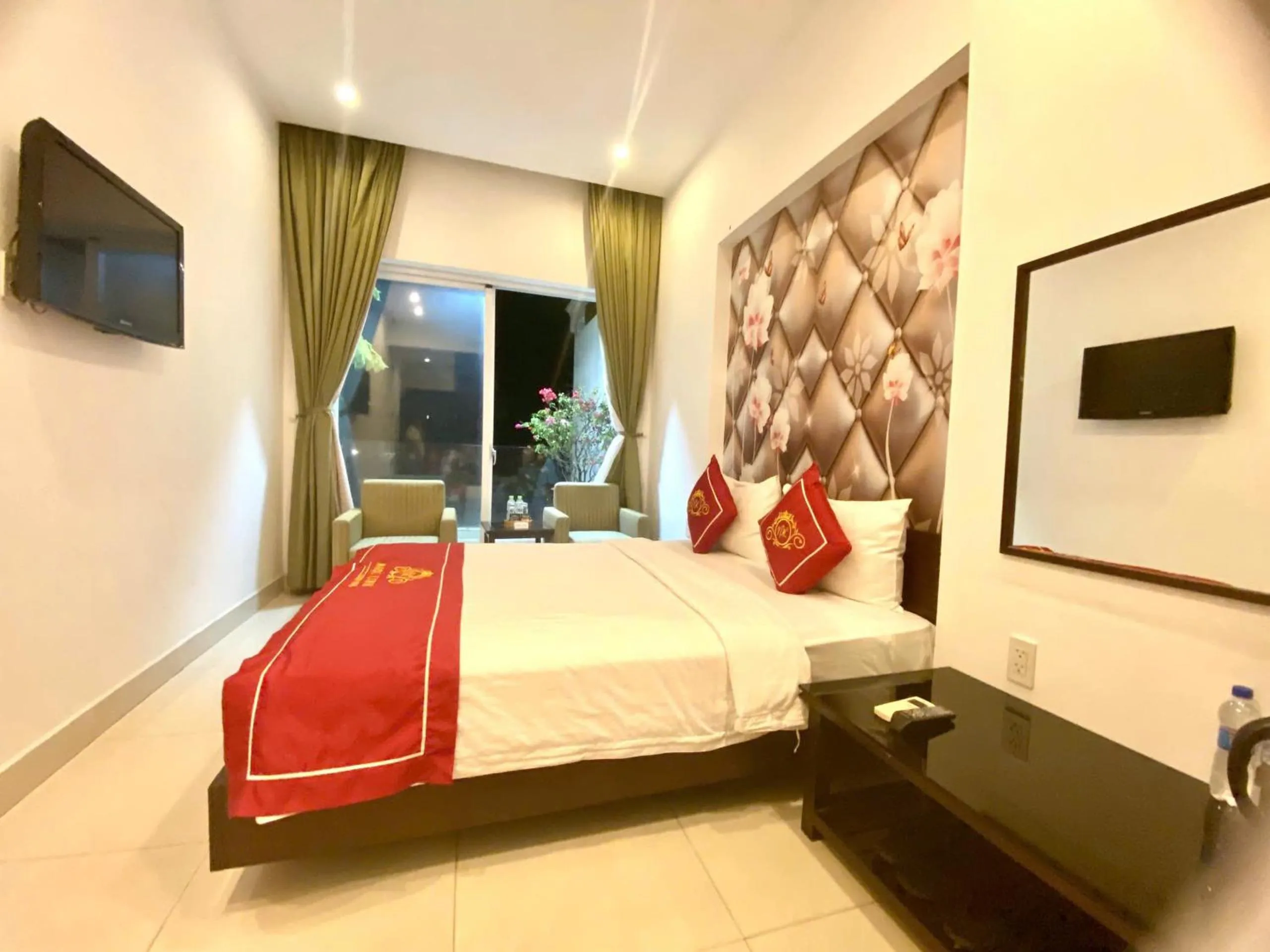 Bed in Ngoc Linh Luxury Hotel