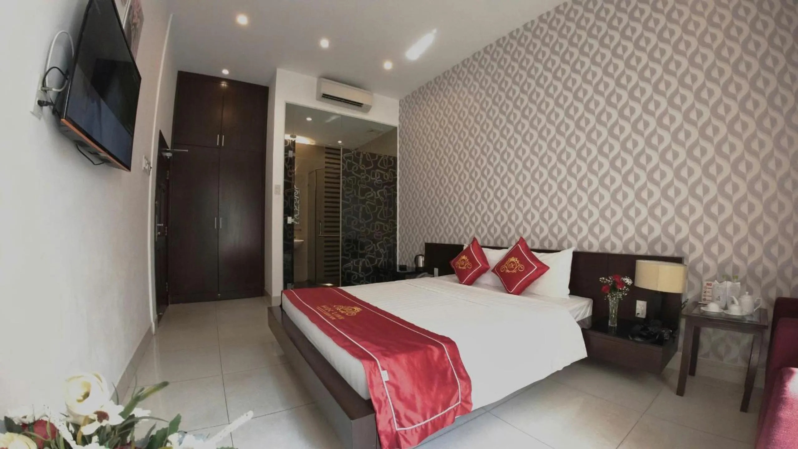 Bed in Ngoc Linh Luxury Hotel