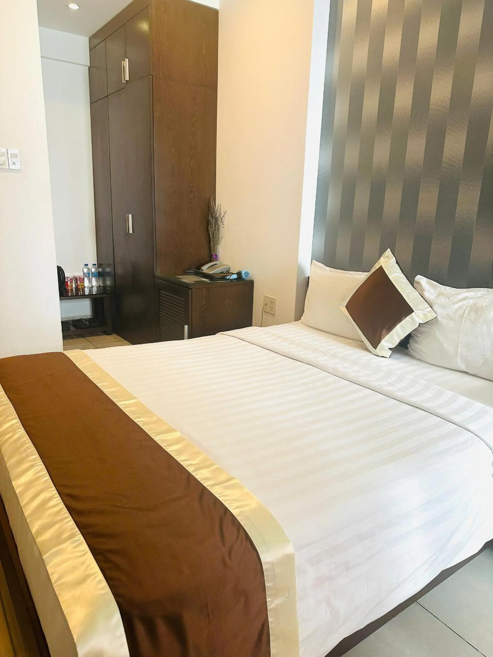 Bed in Ngoc Linh Luxury Hotel