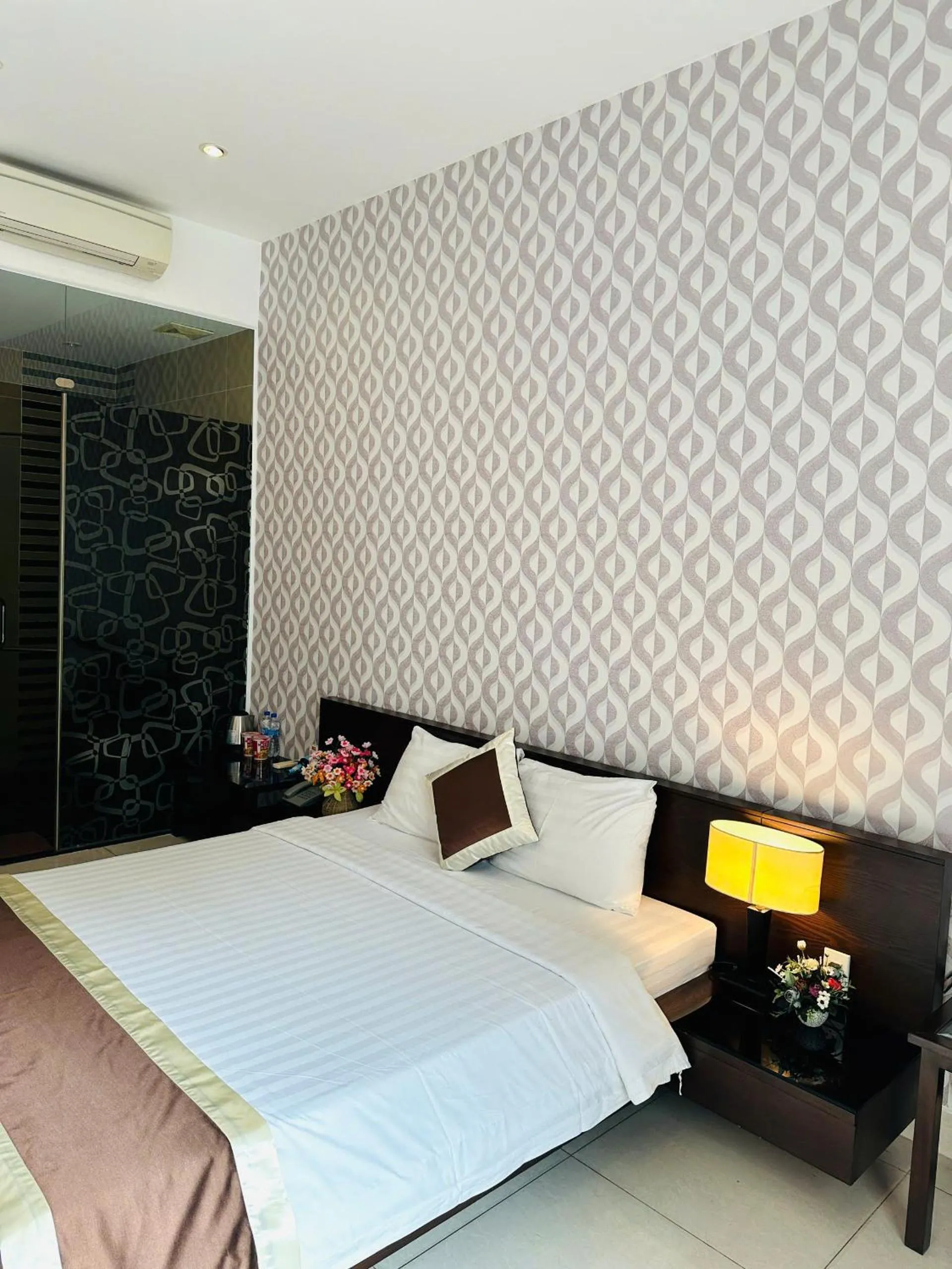 Bed in Ngoc Linh Luxury Hotel
