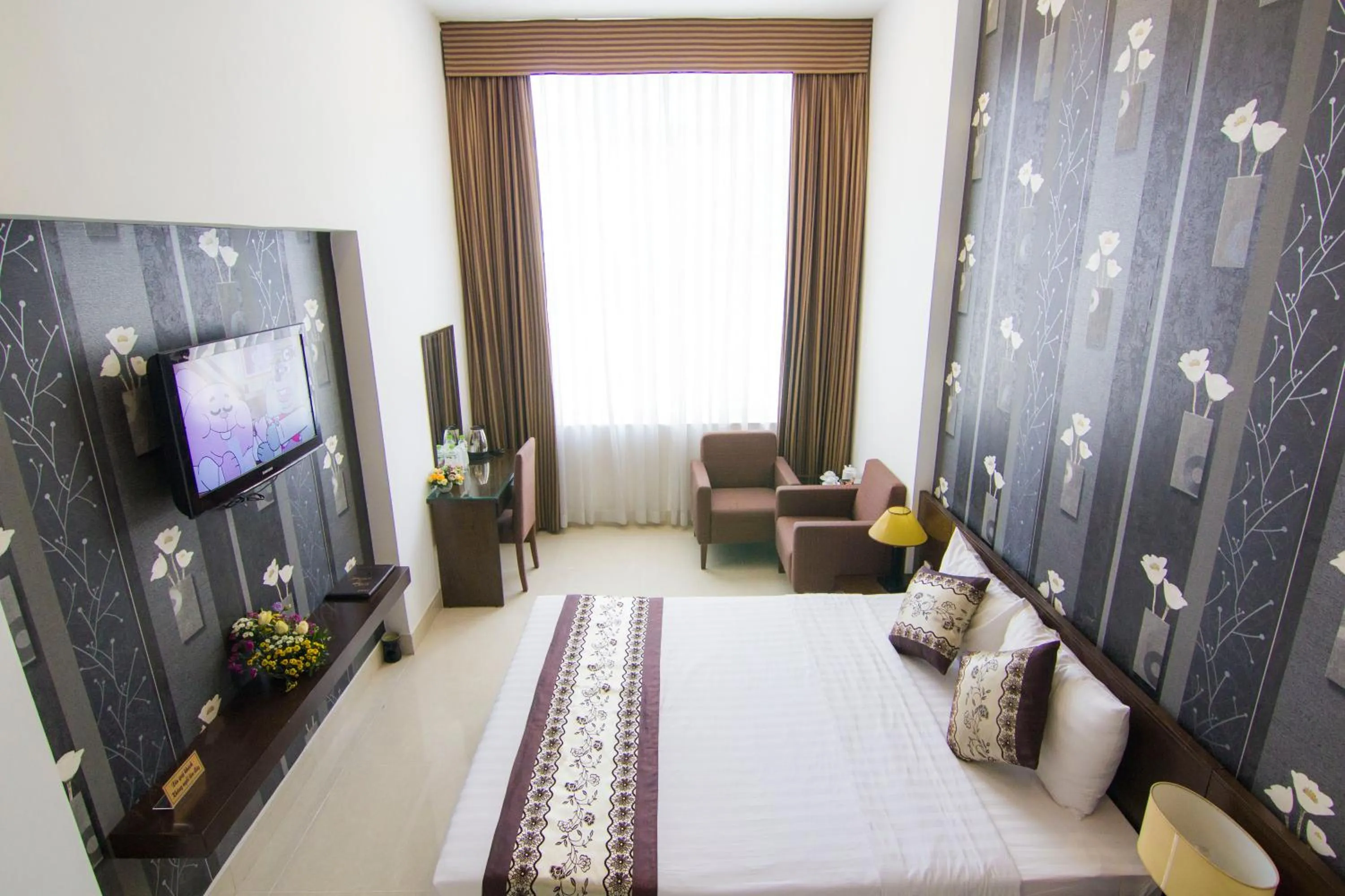Bed in Ngoc Linh Luxury Hotel