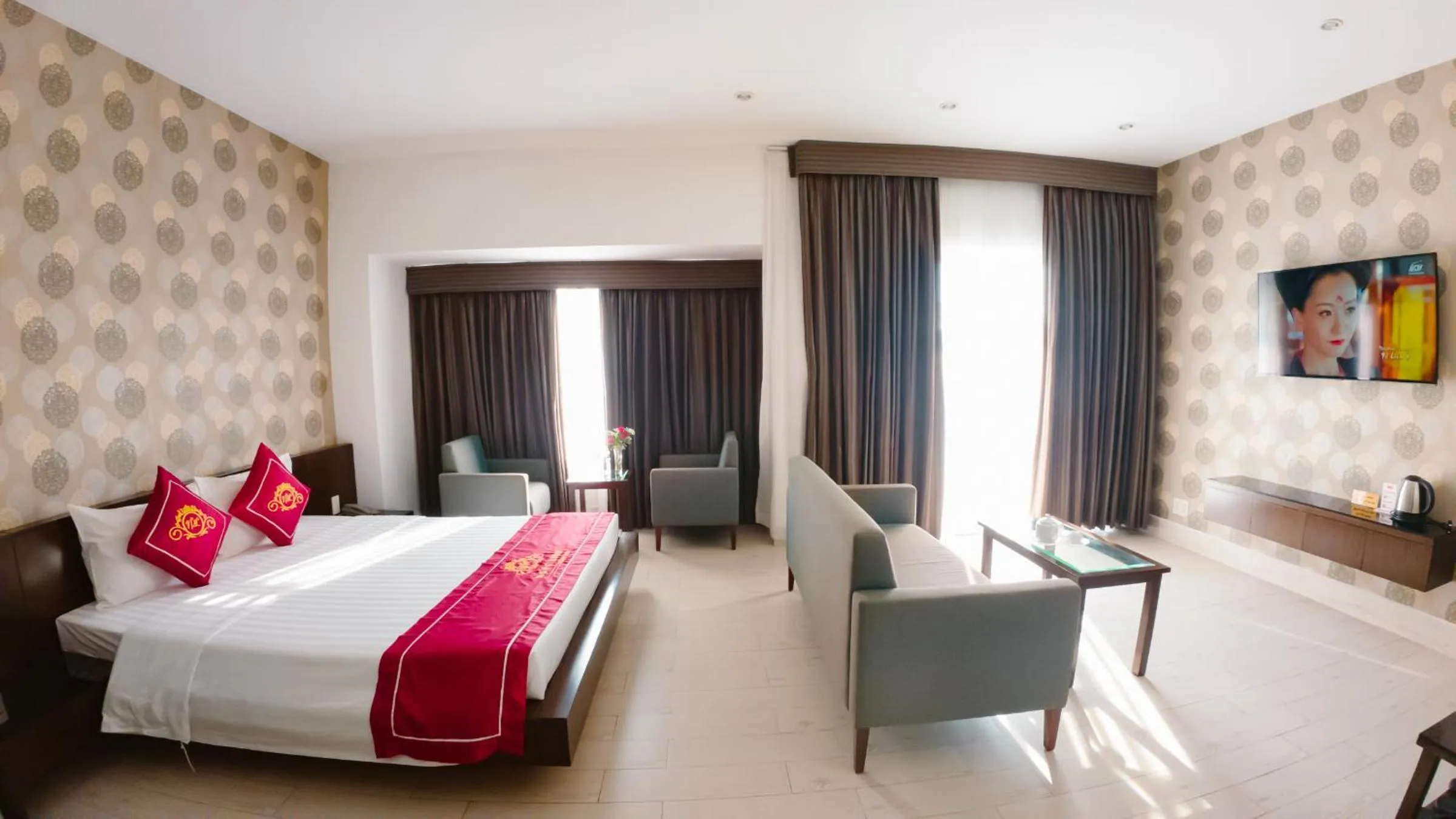 Bed in Ngoc Linh Luxury Hotel