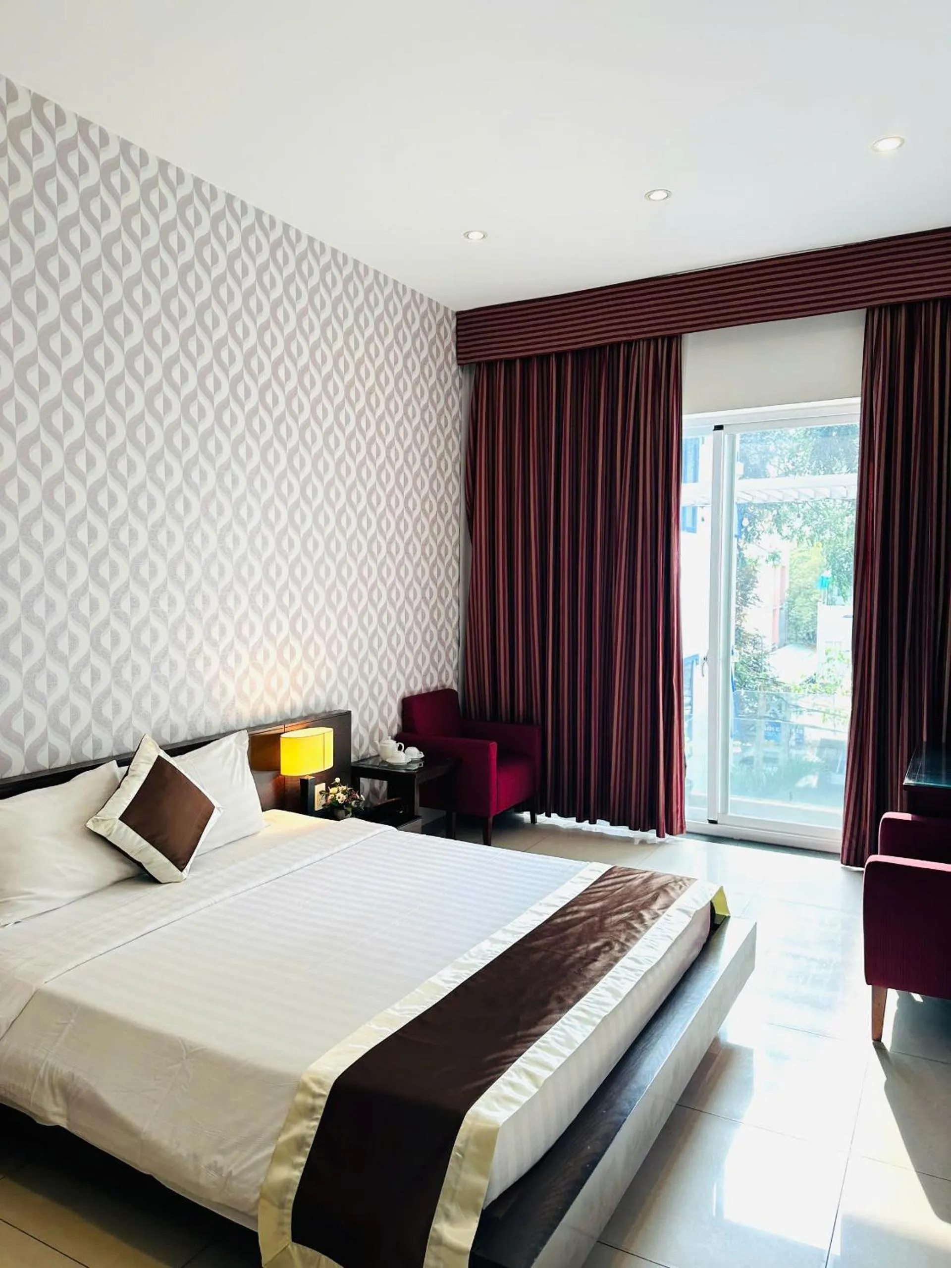 Bed in Ngoc Linh Luxury Hotel