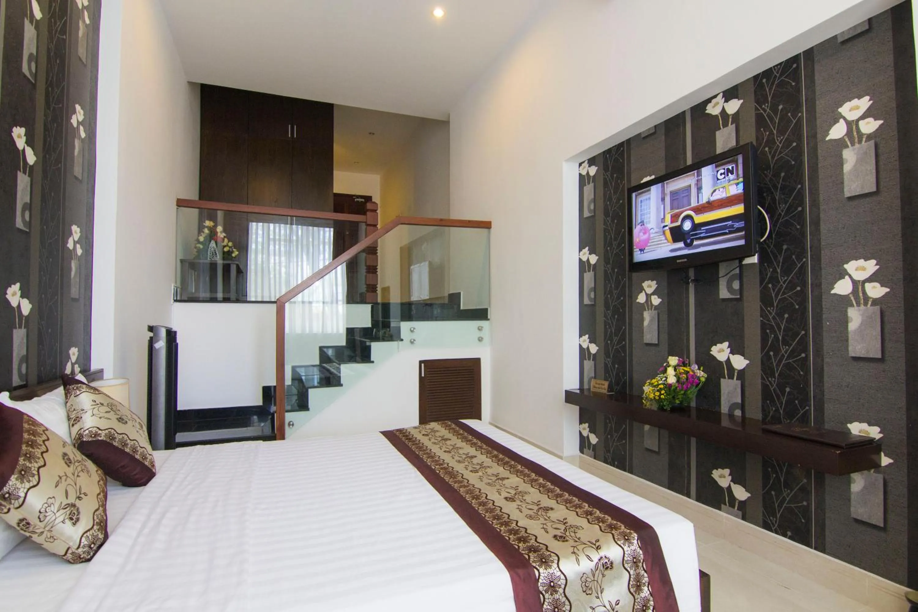 Bed in Ngoc Linh Luxury Hotel