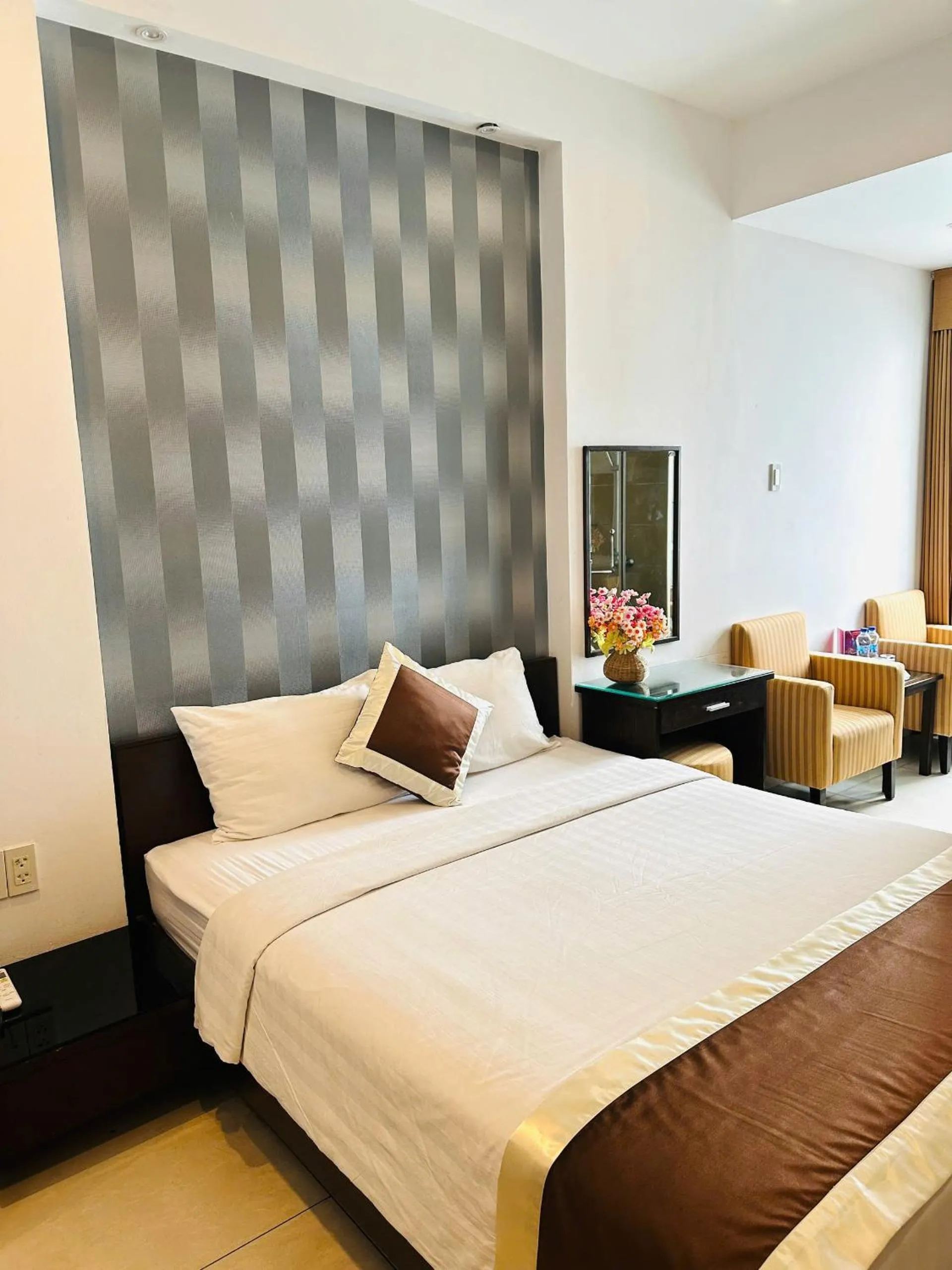 Bed in Ngoc Linh Luxury Hotel
