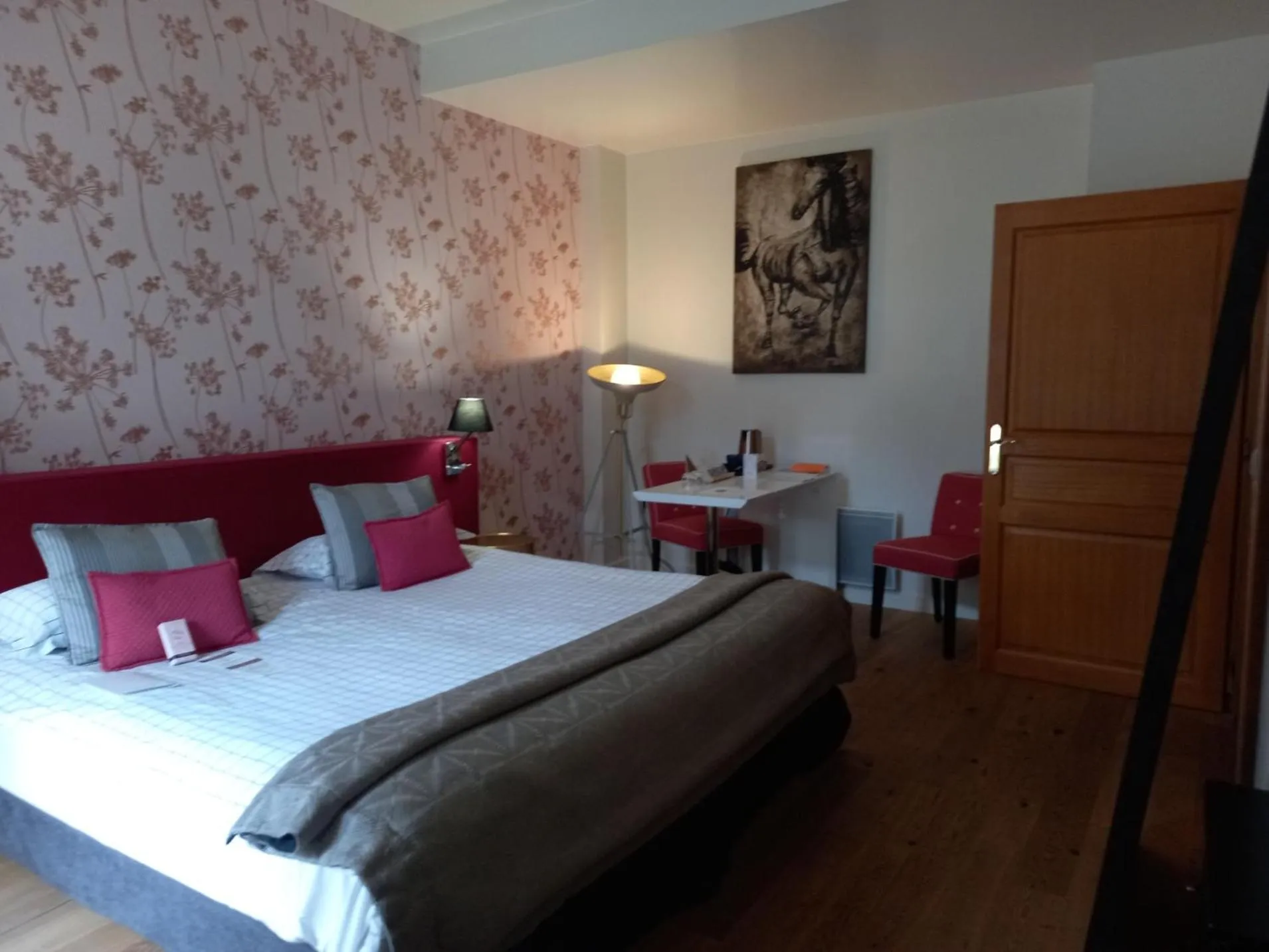 Photo of the whole room, Bed in Domaine De Barive