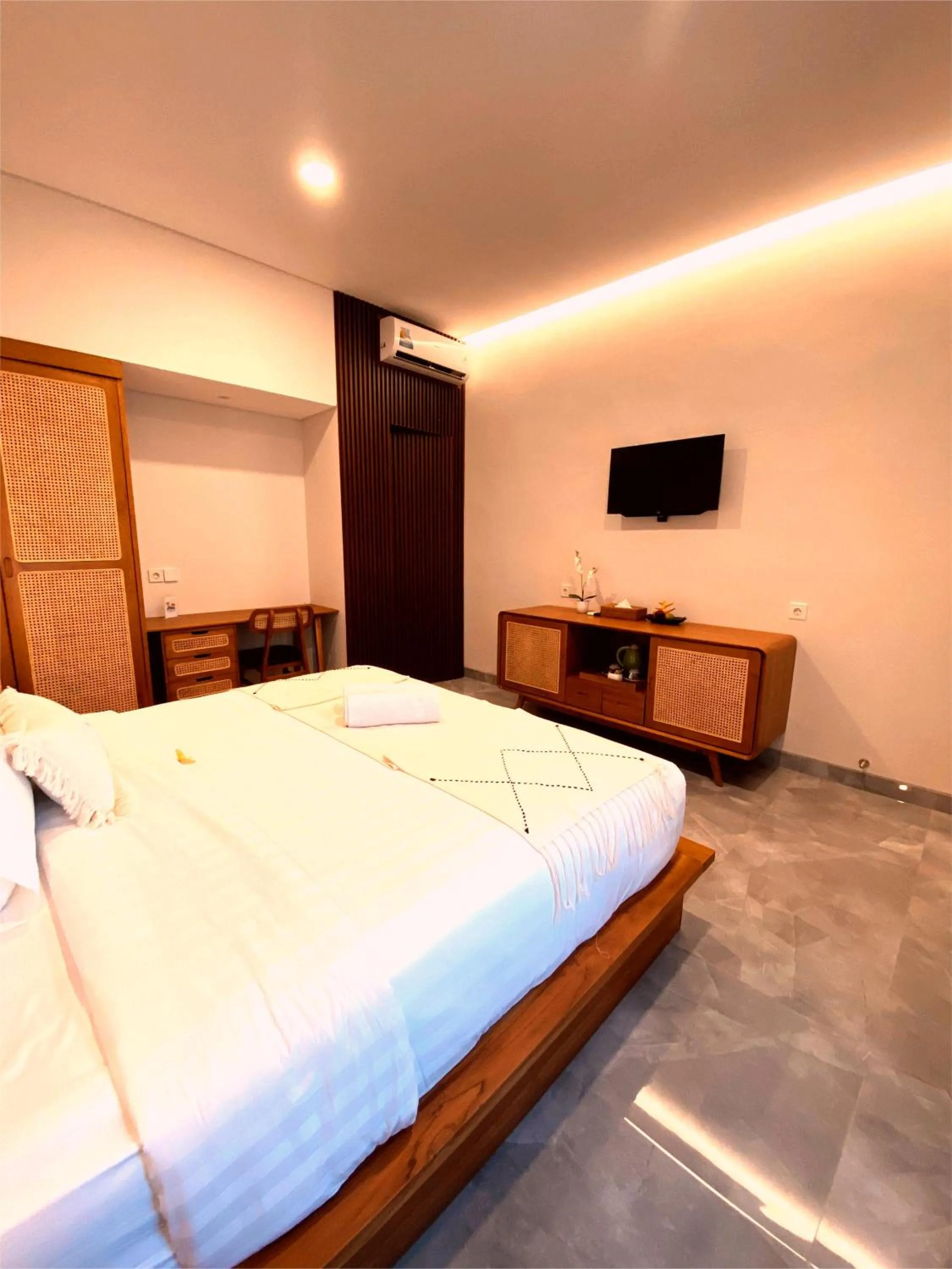 Property building, Bed in D'padang