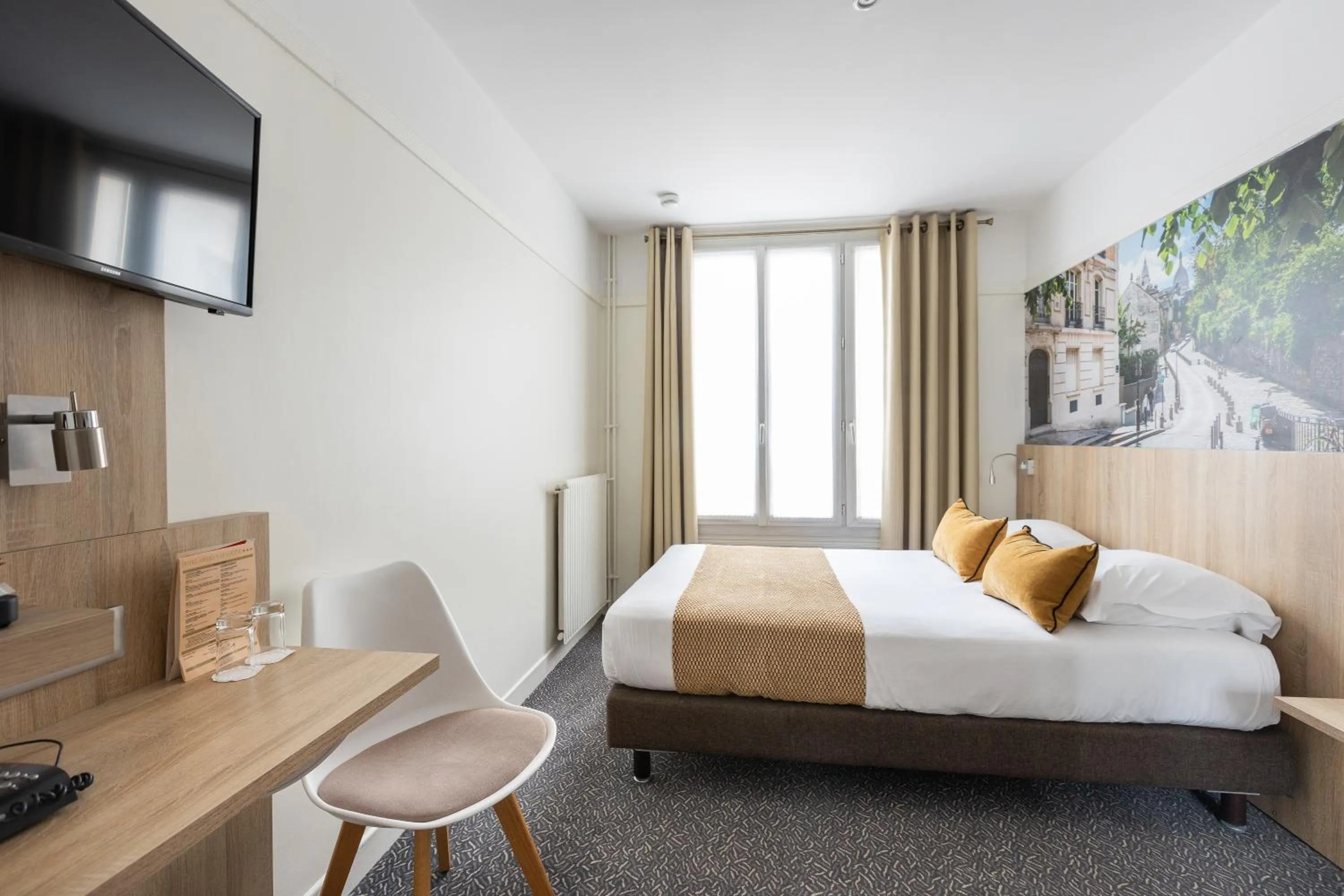 Bedroom, Bed in Hôtel Opera Lafayette