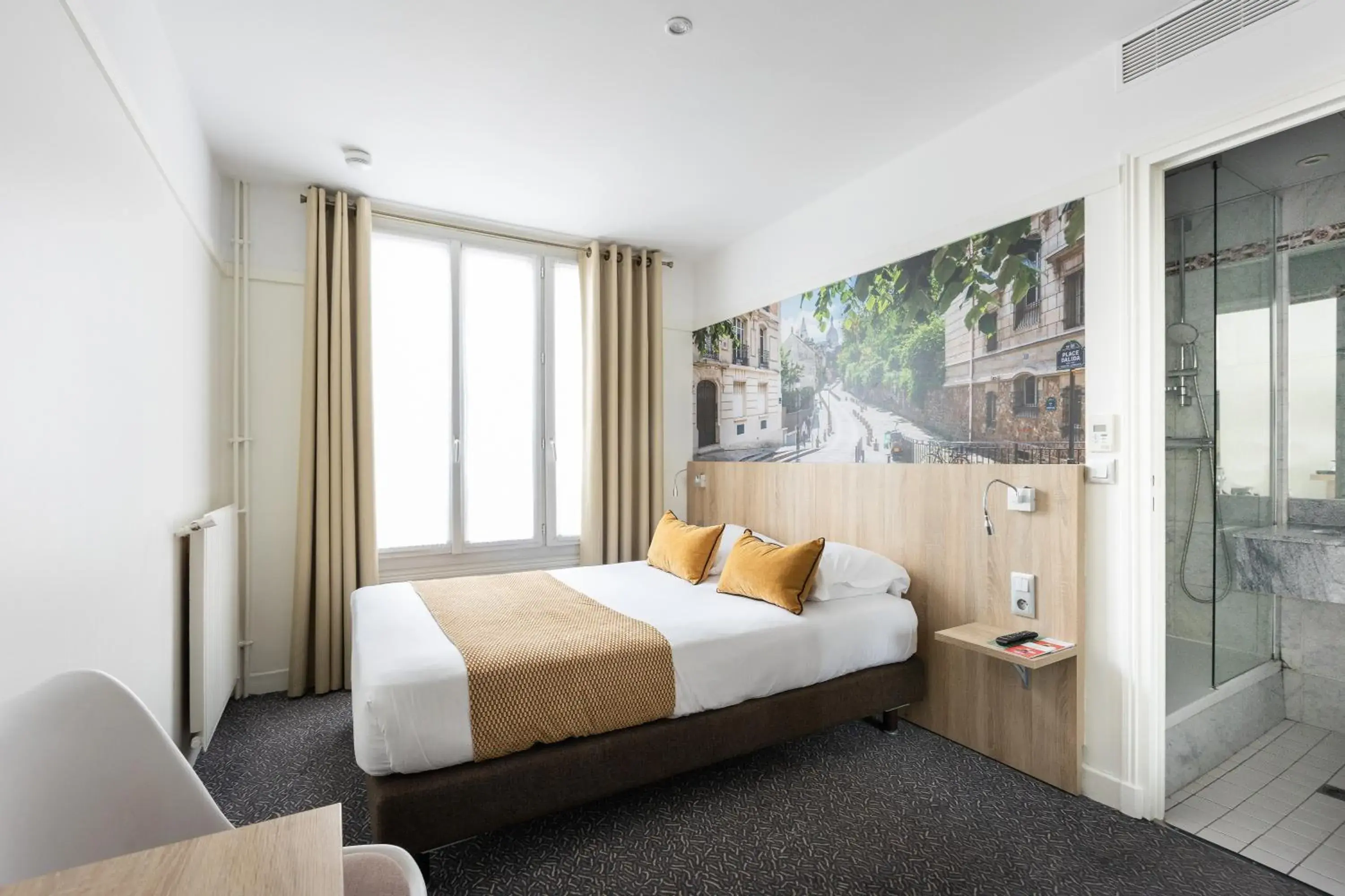 Photo of the whole room, Bed in Hôtel Opera Lafayette Photo of the whole room, Bed in Hôtel Opera Lafayette