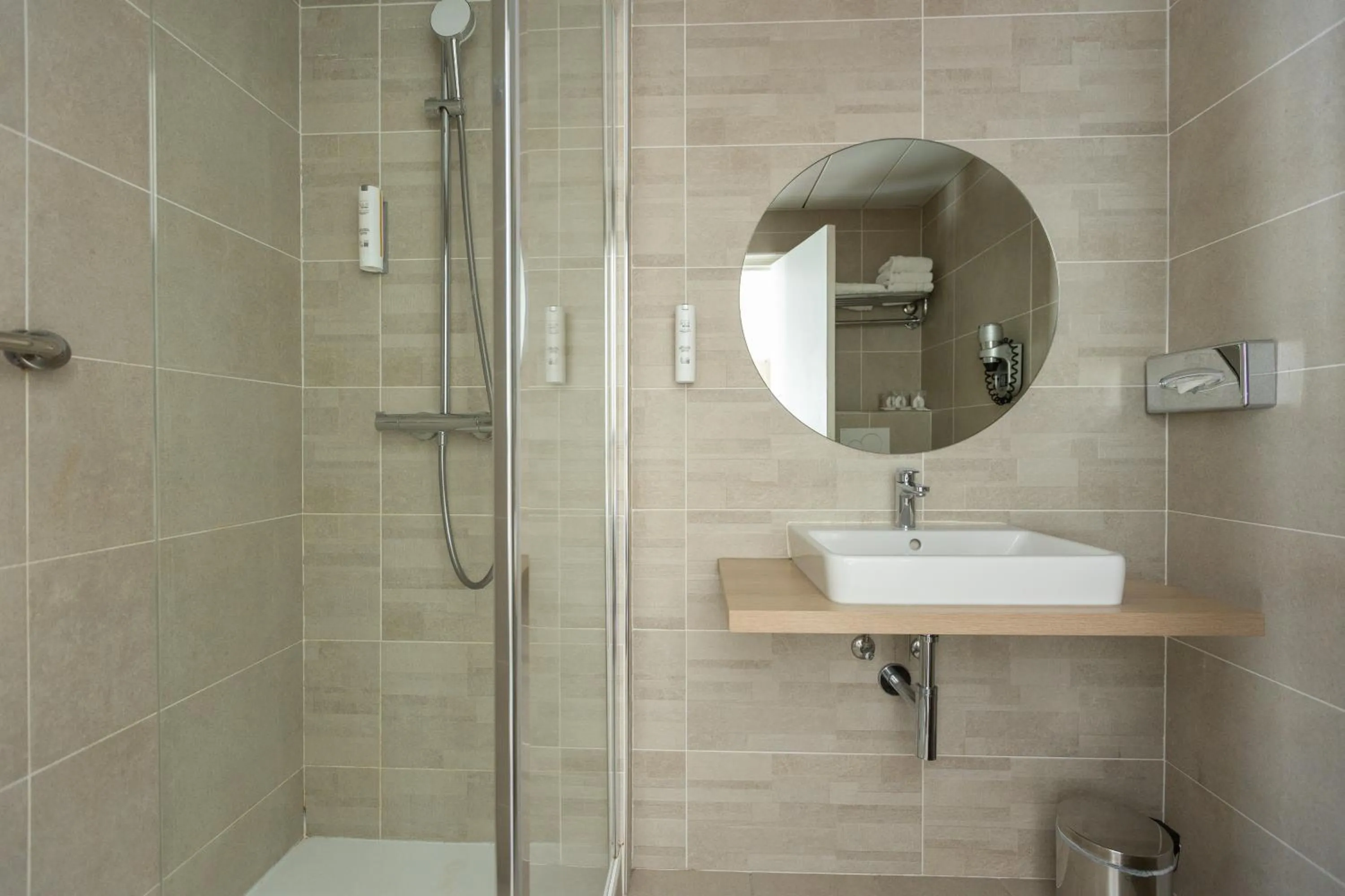 Bathroom in Hôtel Opera Lafayette