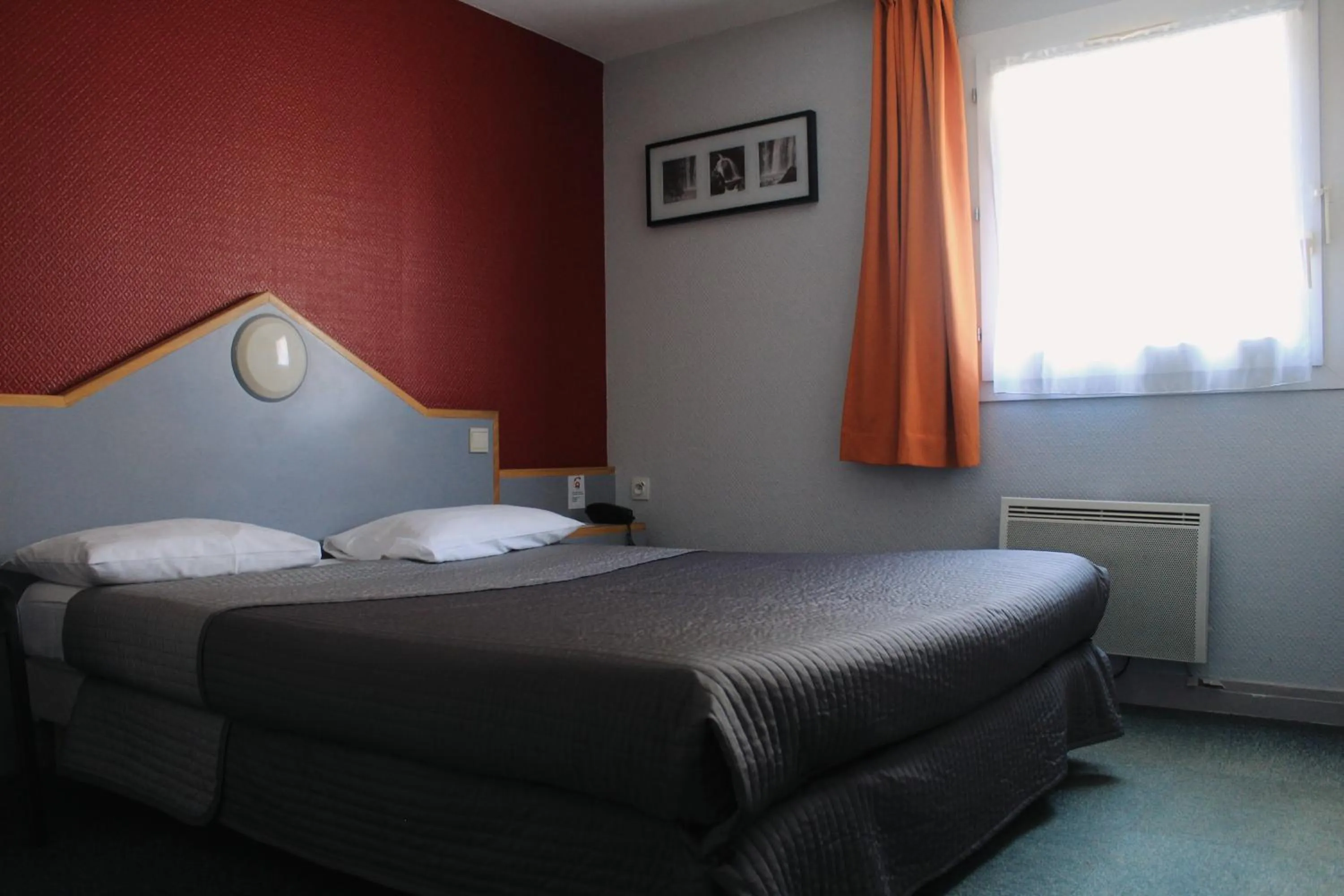 Bed in Fasthotel Vendome