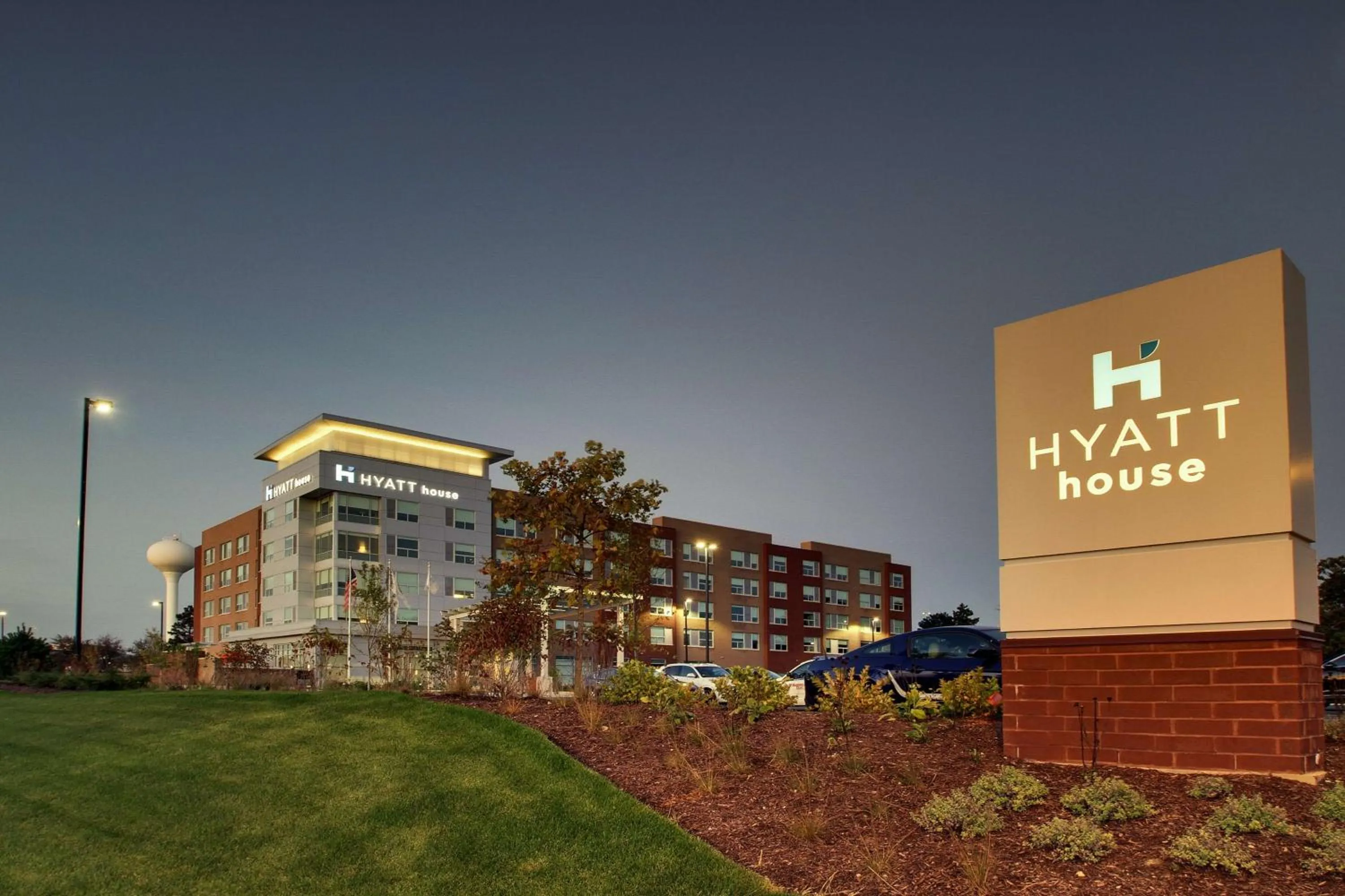 Property building in Hyatt House Oak Brook