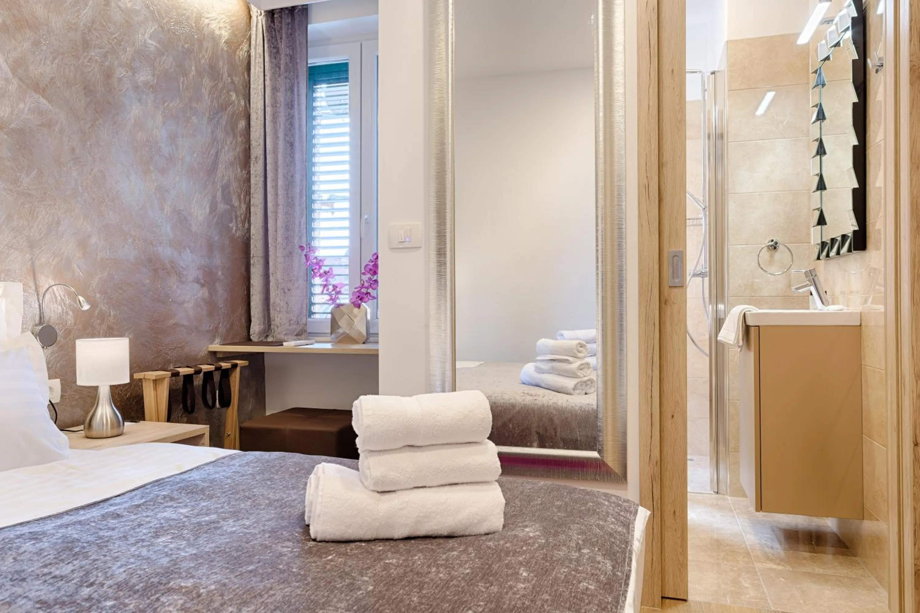 Bedroom in Central Pearl by Nono Ban Rooms