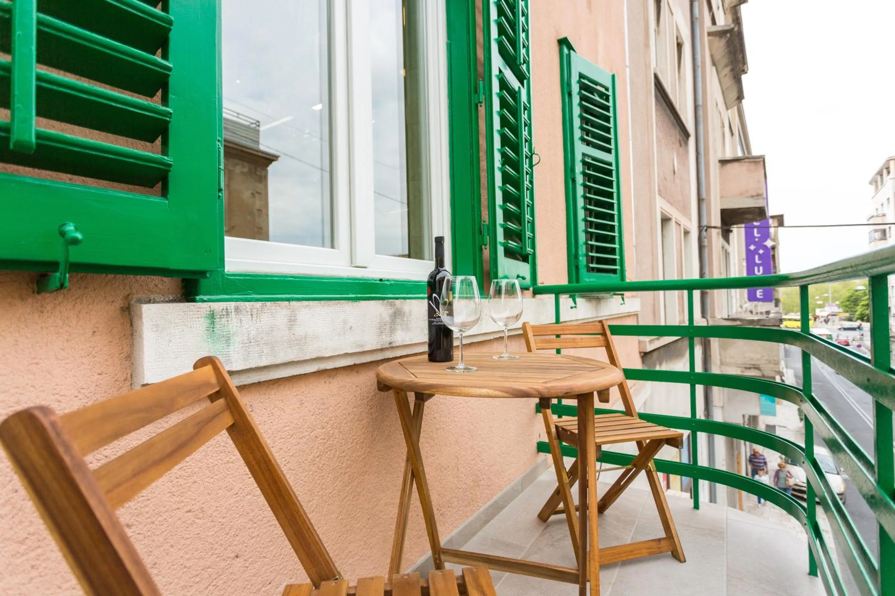 Balcony/Terrace in Central Pearl by Nono Ban Rooms