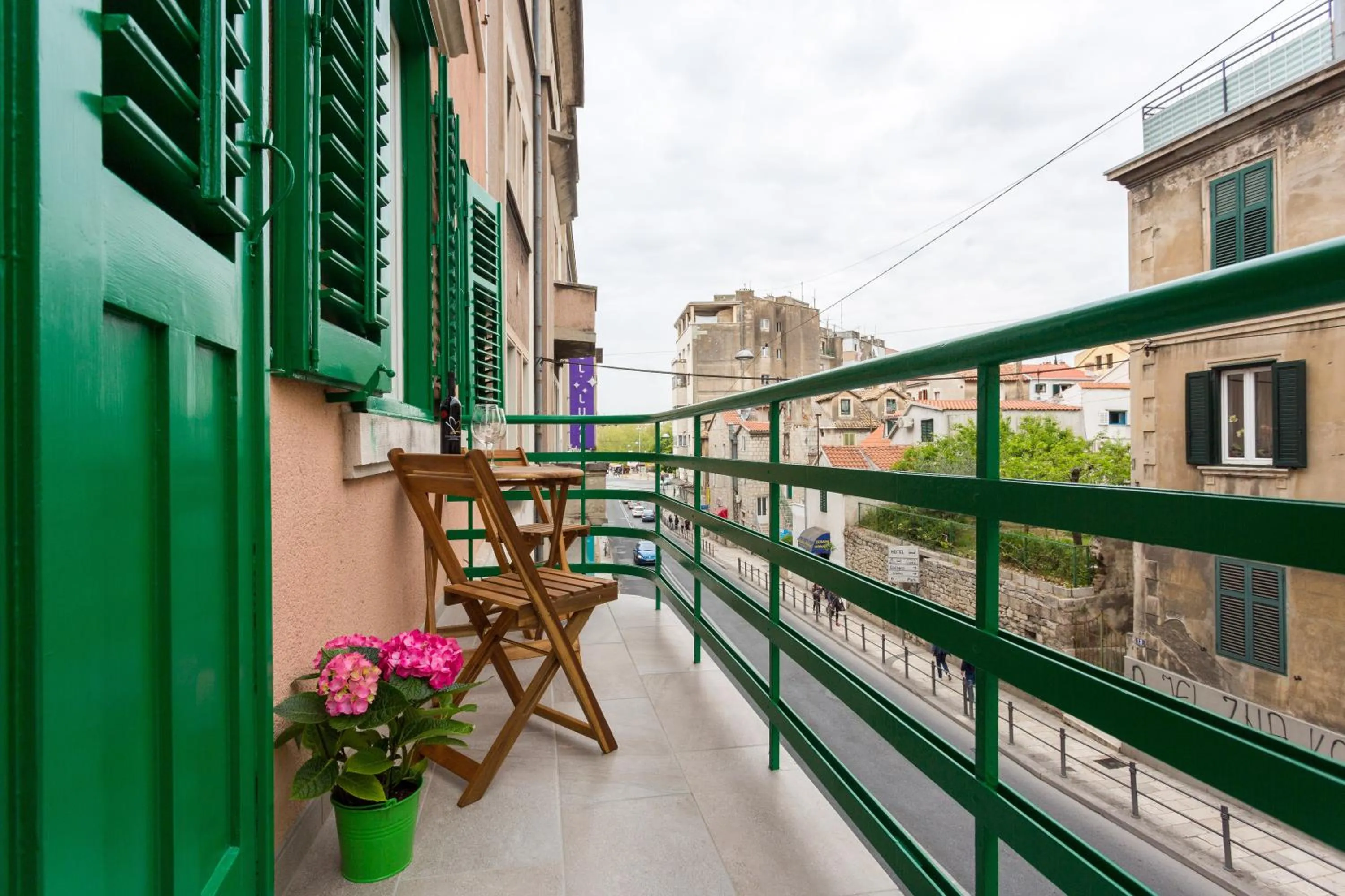 Balcony/Terrace in Central Pearl by Nono Ban Rooms
