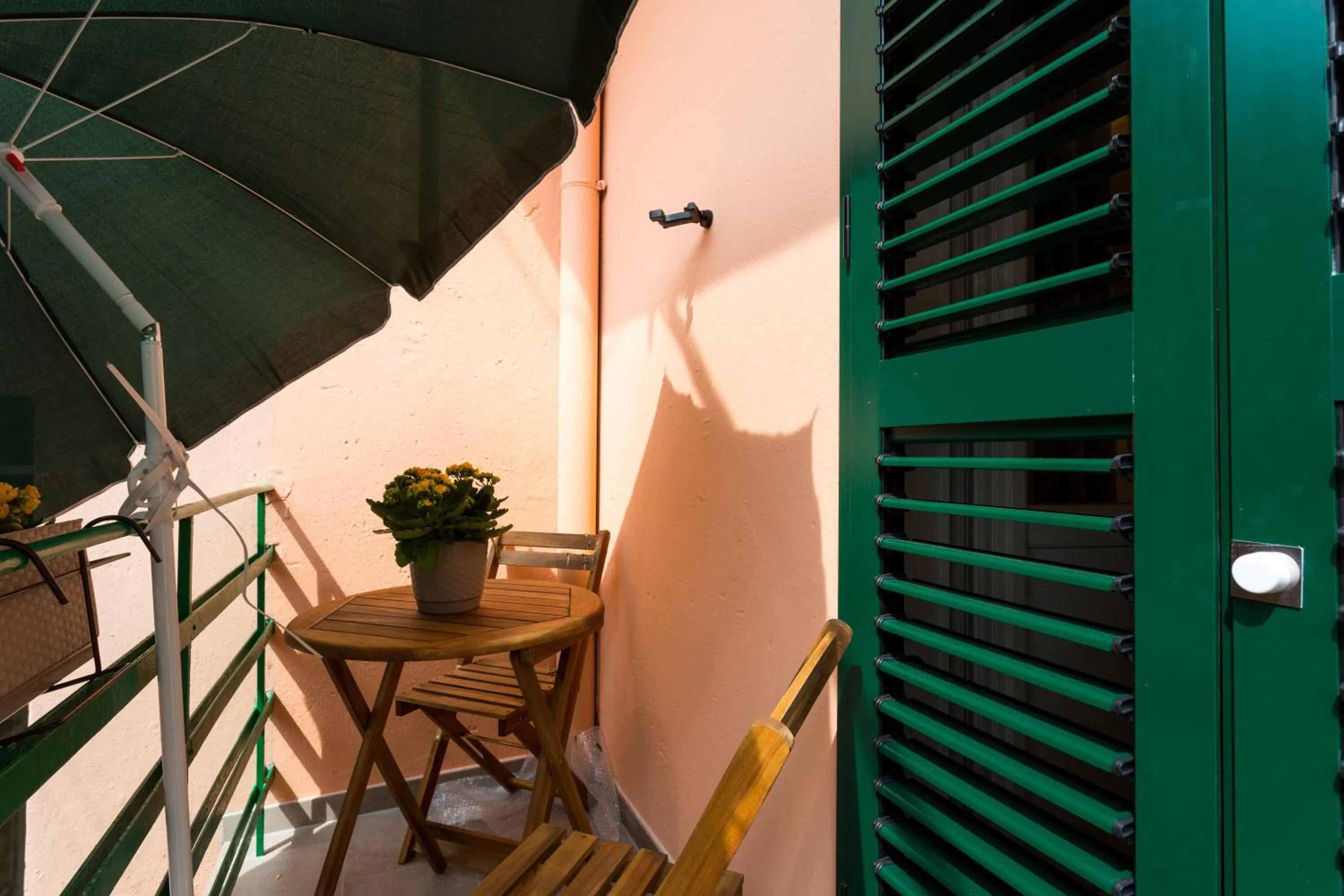 Balcony/Terrace in Central Pearl by Nono Ban Rooms