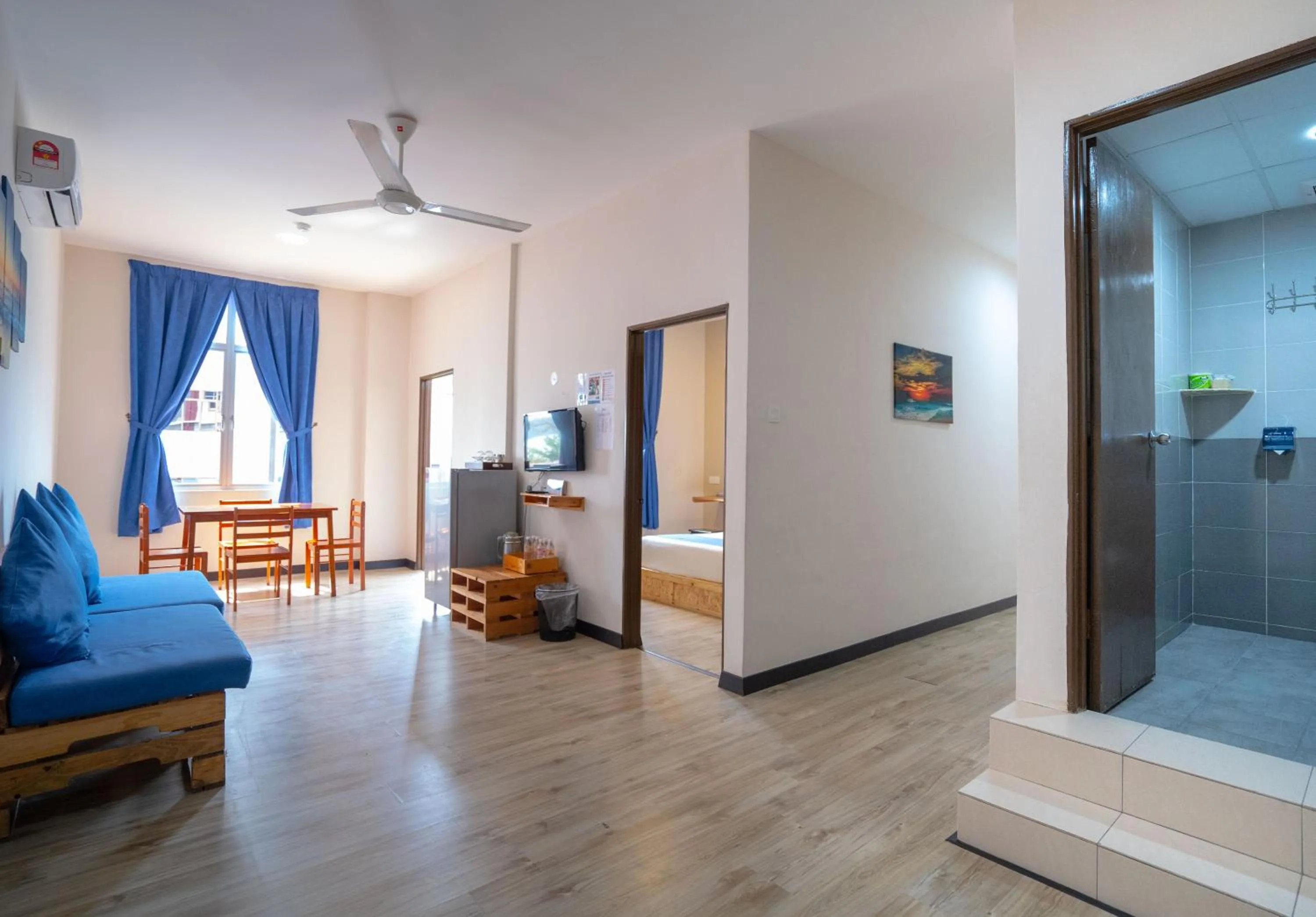 Living room, Bed in Paretto Seaview Hotel