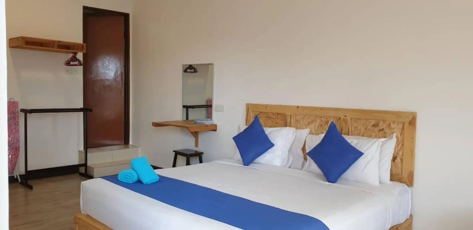 Bed in Paretto Seaview Hotel