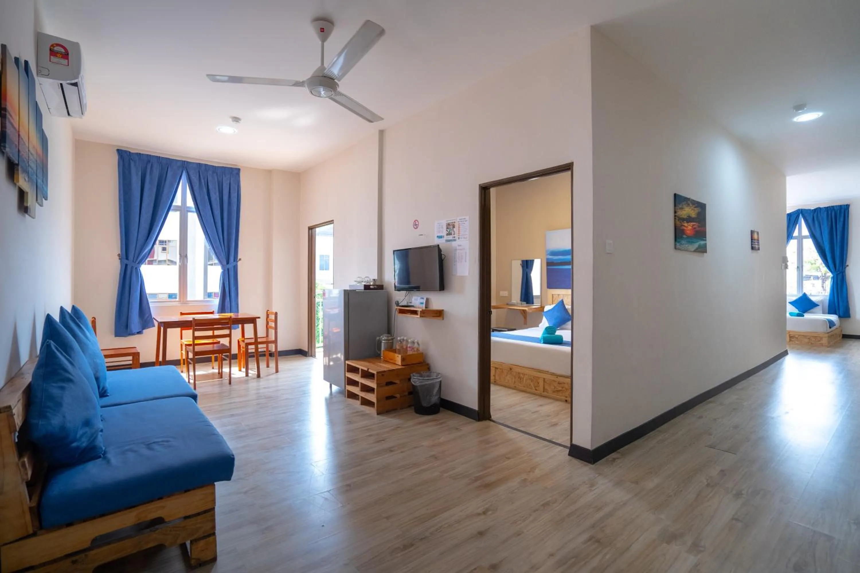 Living room, Bed in Paretto Seaview Hotel
