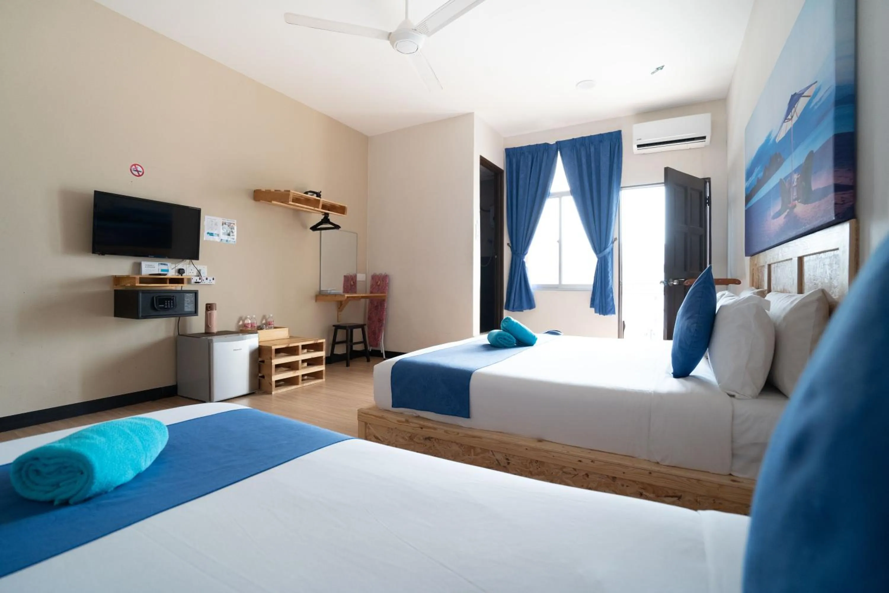 Bed in Paretto Seaview Hotel