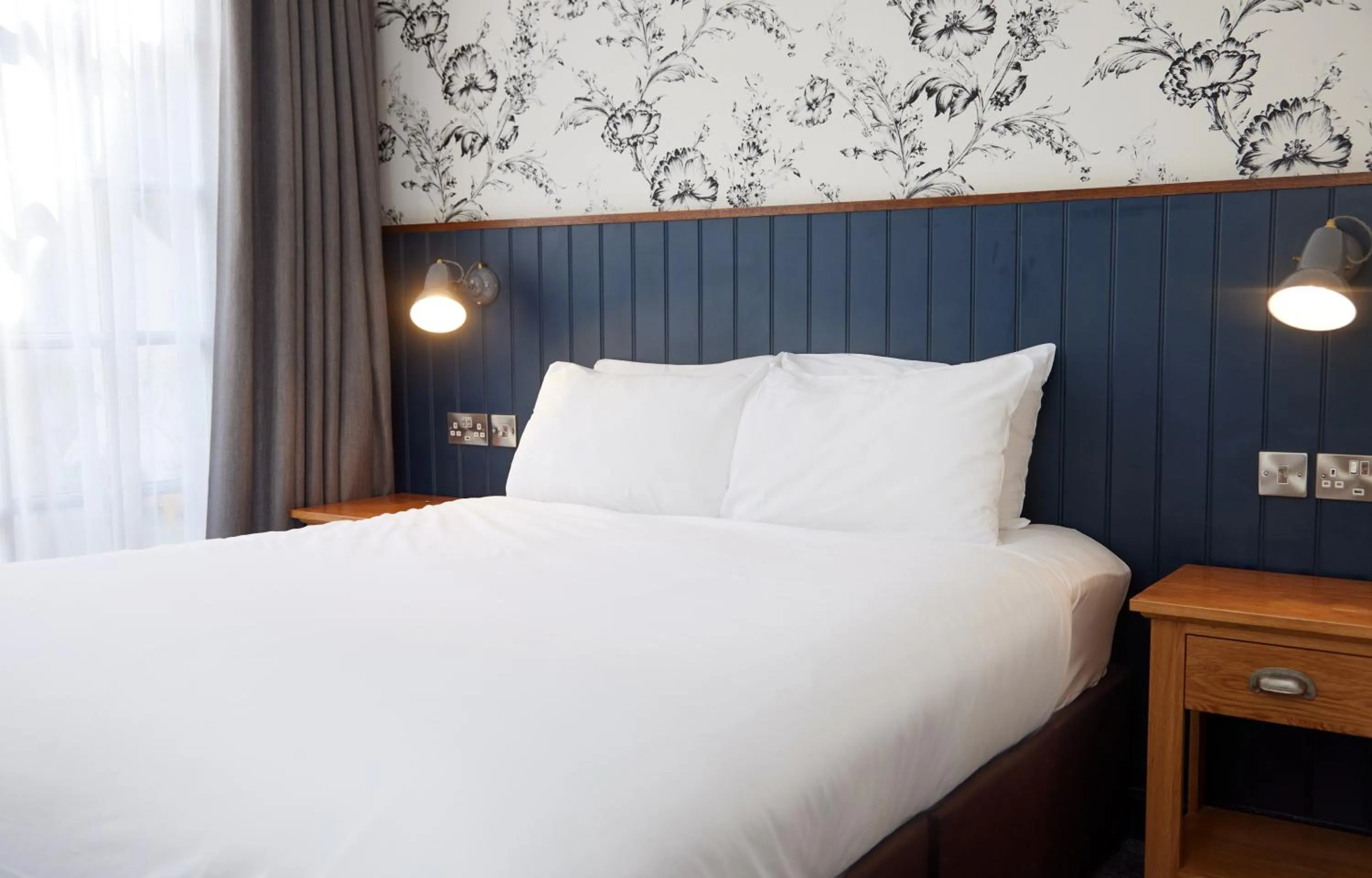 Bedroom, Bed in Swan Hotel by Greene King Inns