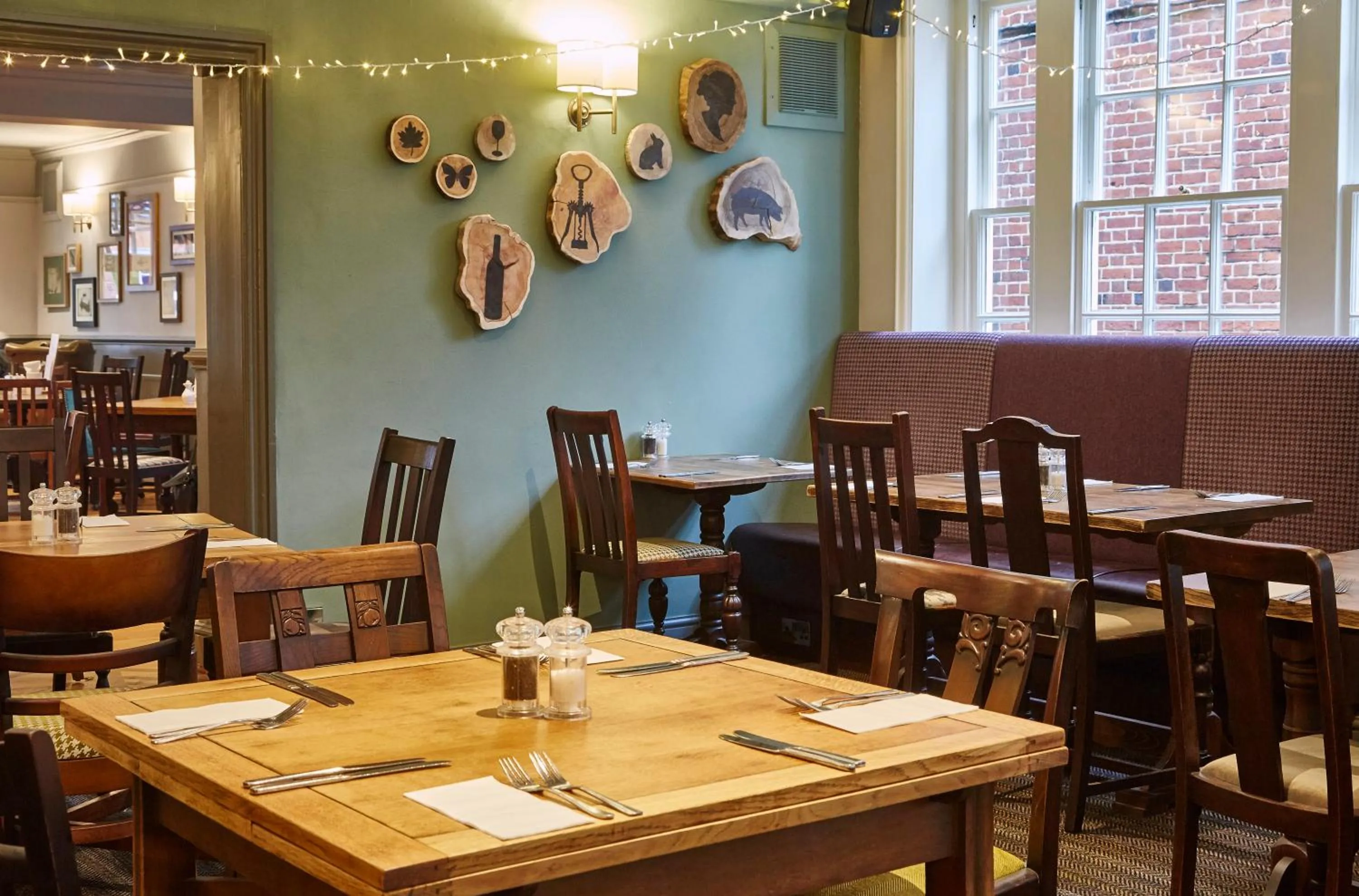 Restaurant/places to eat in Swan Hotel by Greene King Inns