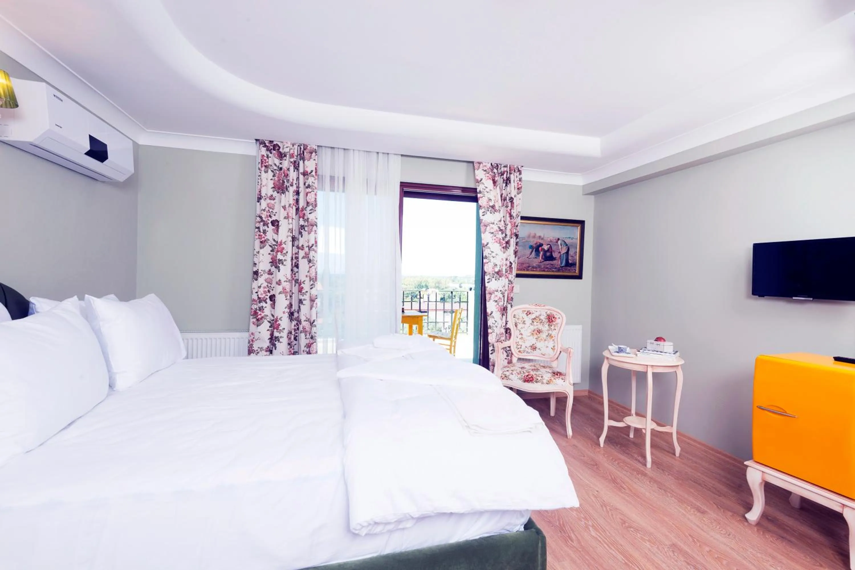 Photo of the whole room, Bed in Belizi Hotel