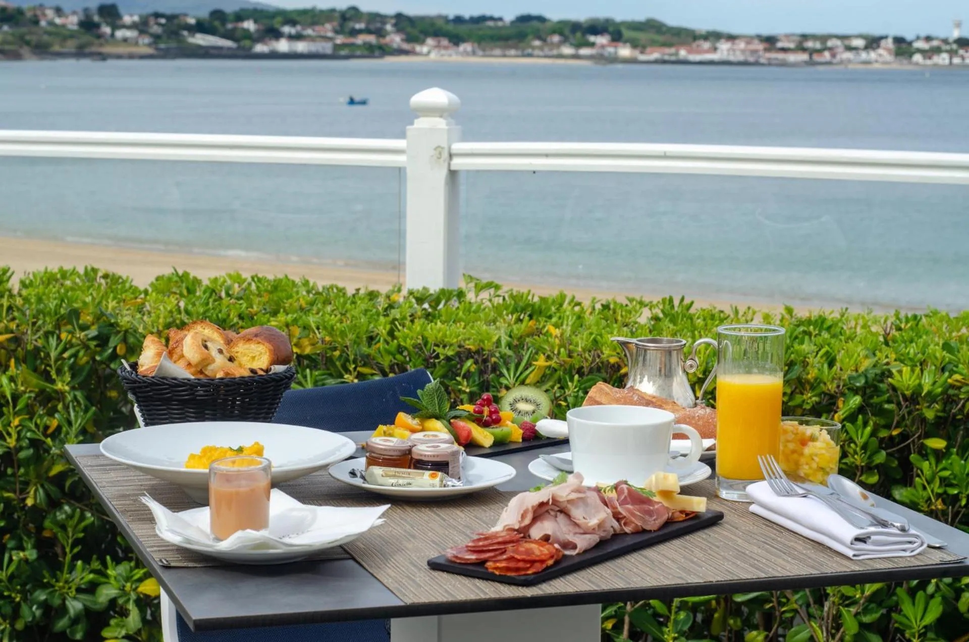 Breakfast in Grand Hôtel Spa & Thalasso