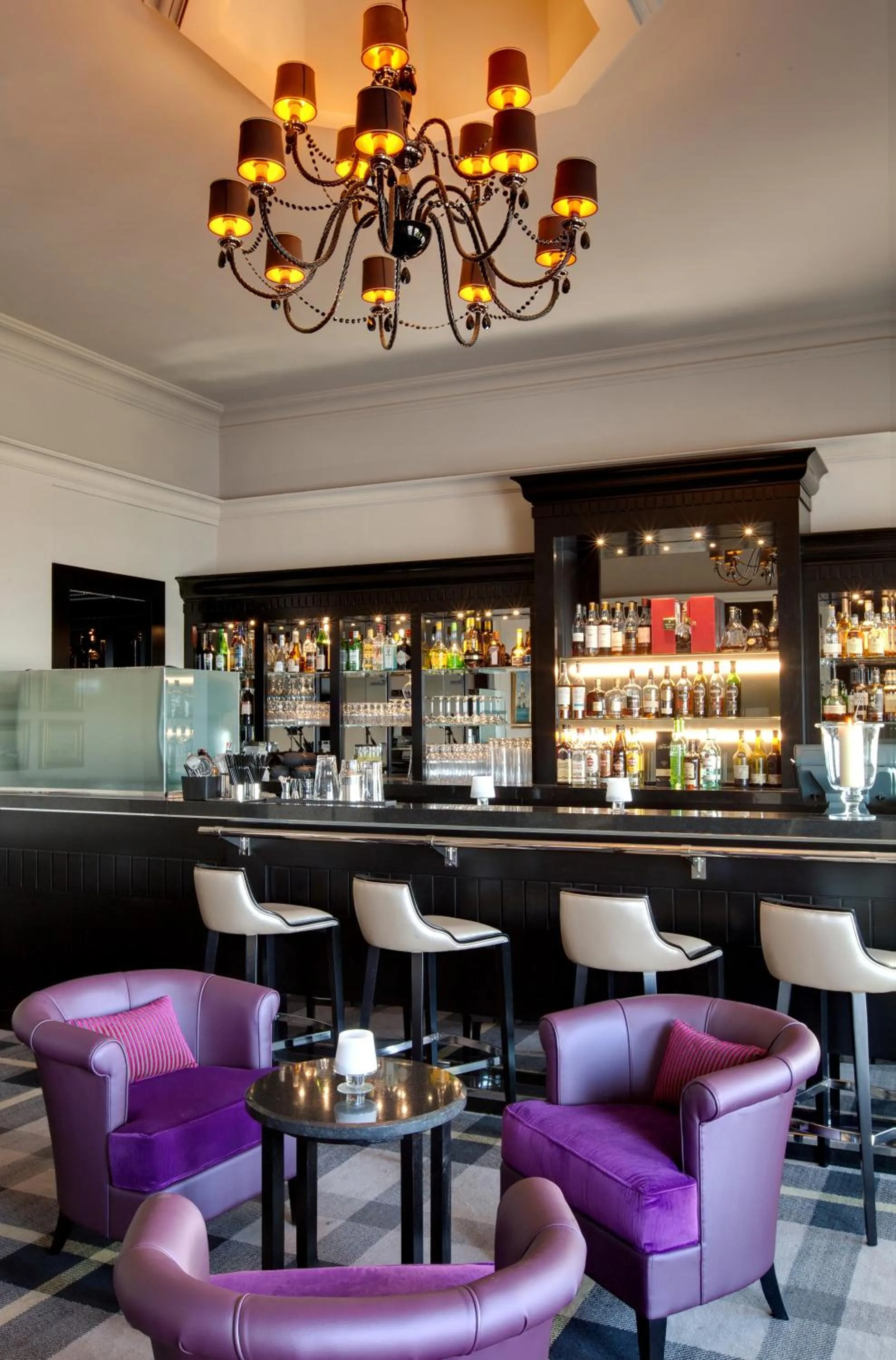 Lounge or bar in Grand Hôtel Spa & Thalasso