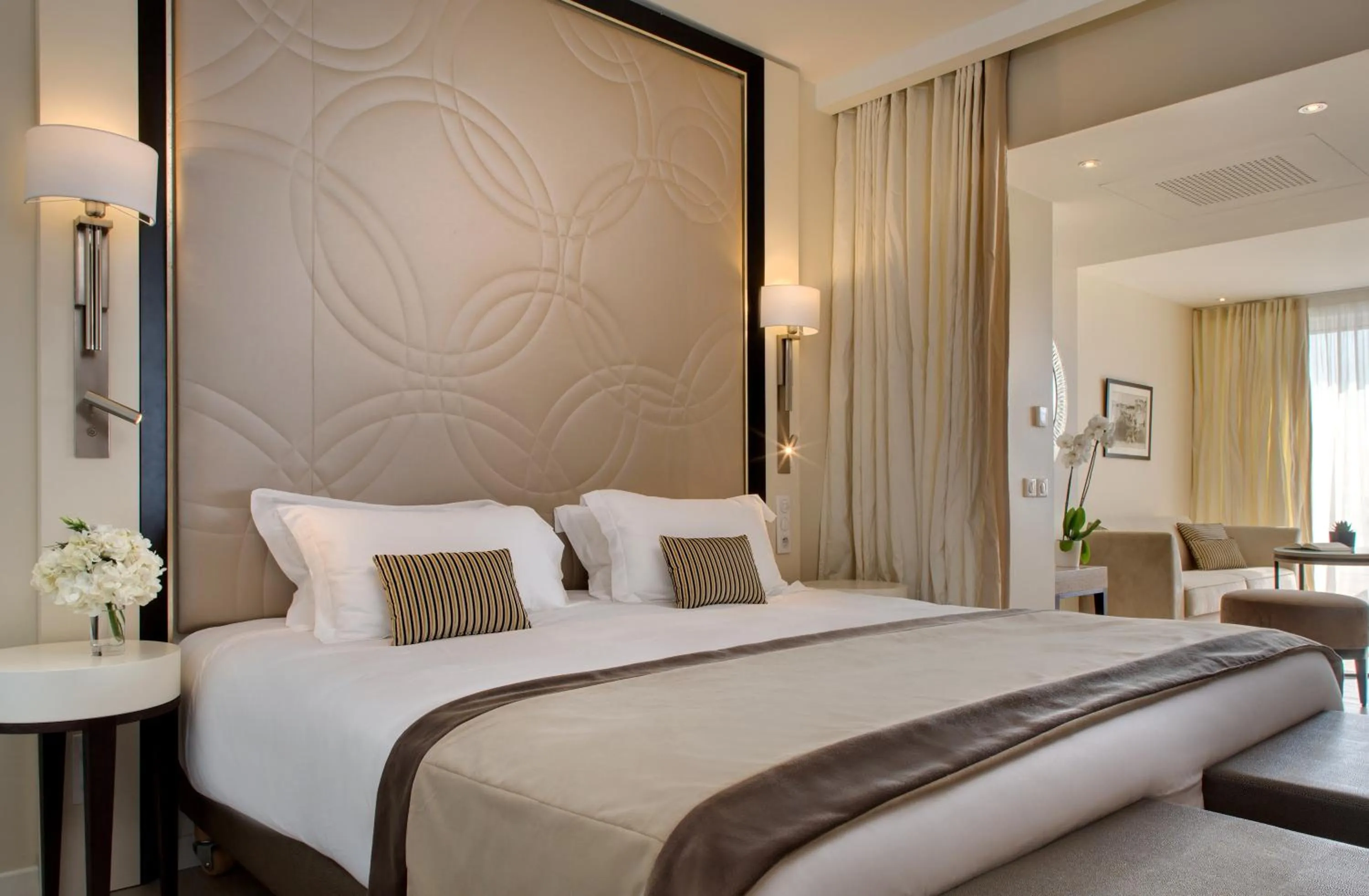 Bedroom, Bed in Grand Hôtel Spa & Thalasso