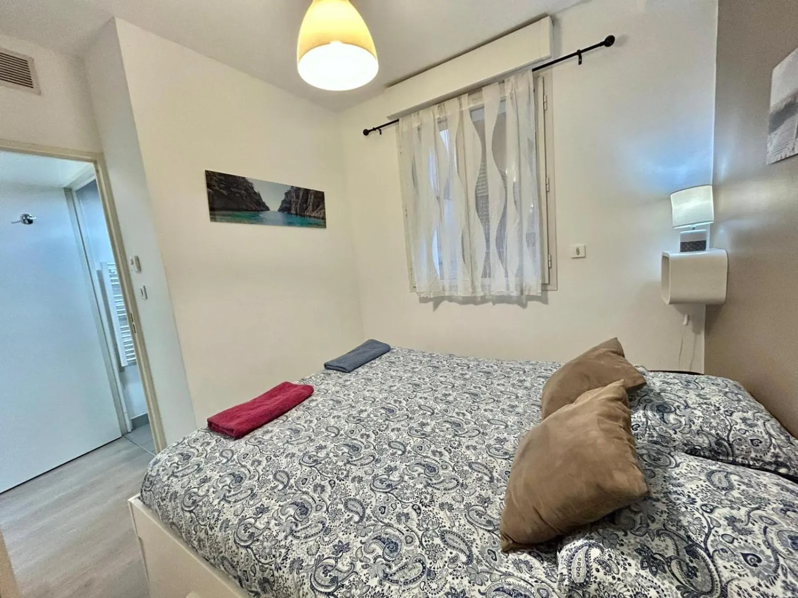Photo of the whole room, Bed in Le Phocéen Appartement Terrasse Plein centre