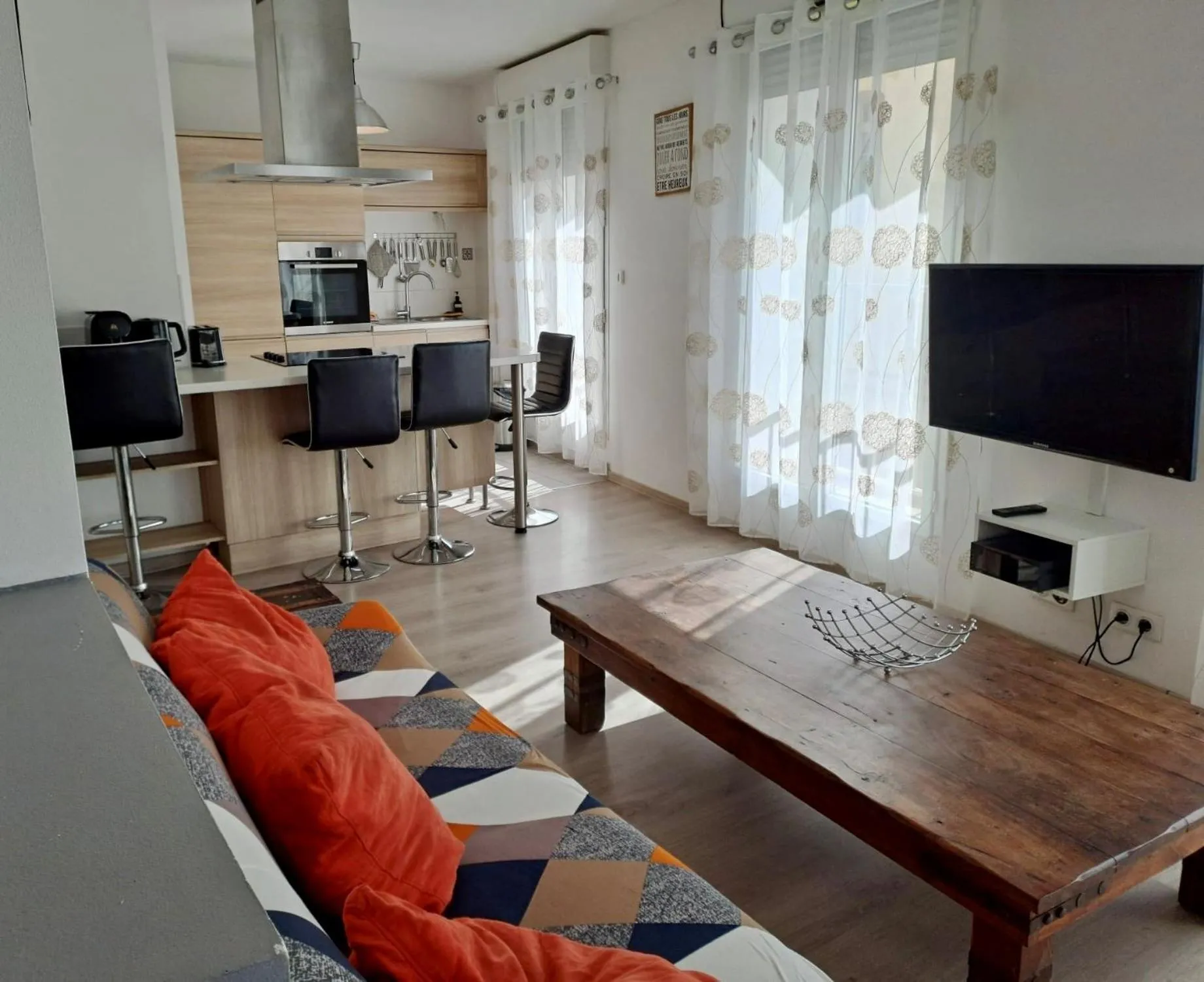 Communal lounge/ TV room in Le Phocéen Appartement Terrasse Plein centre