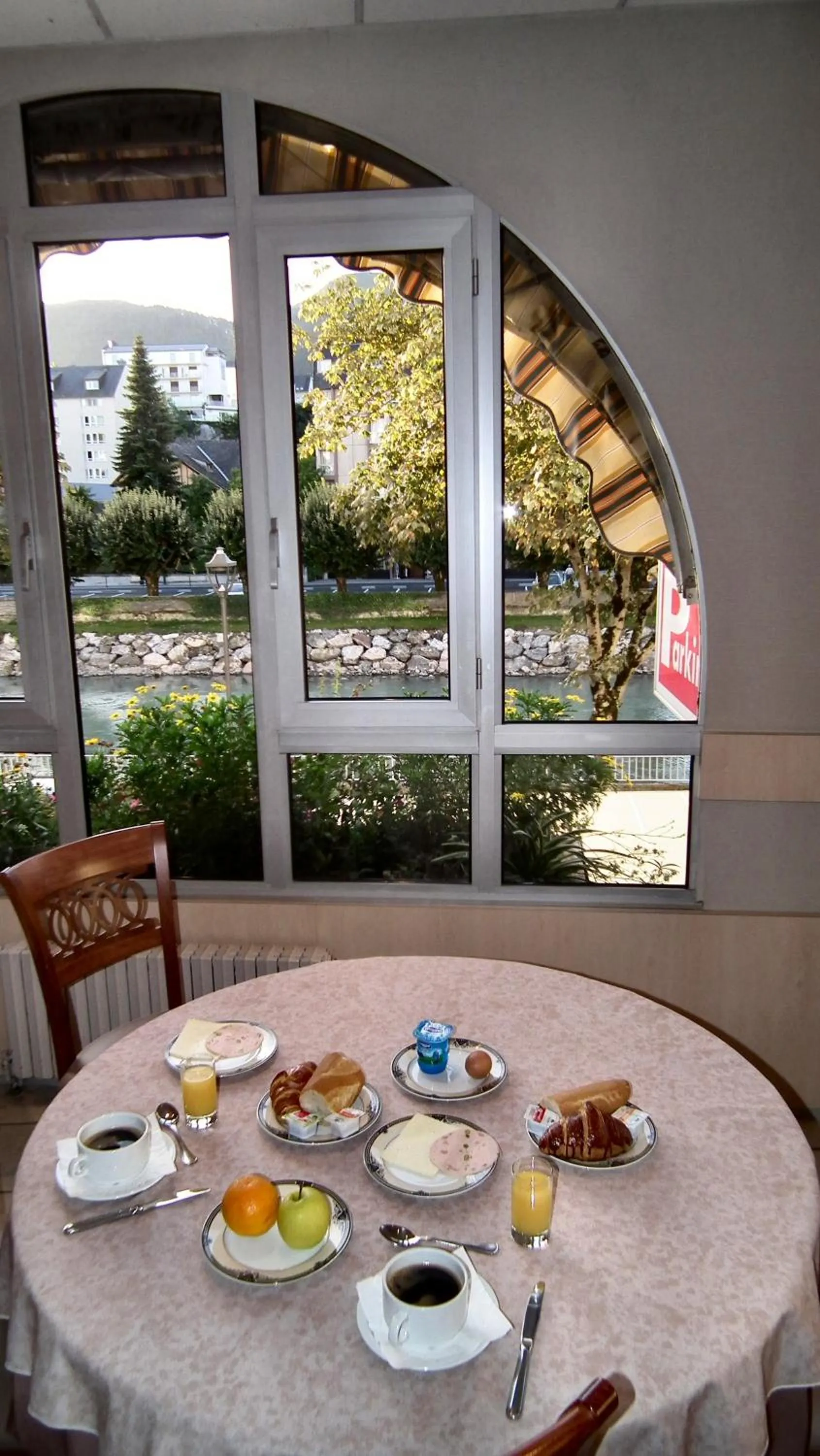 Restaurant/places to eat in Hôtel Saint Georges