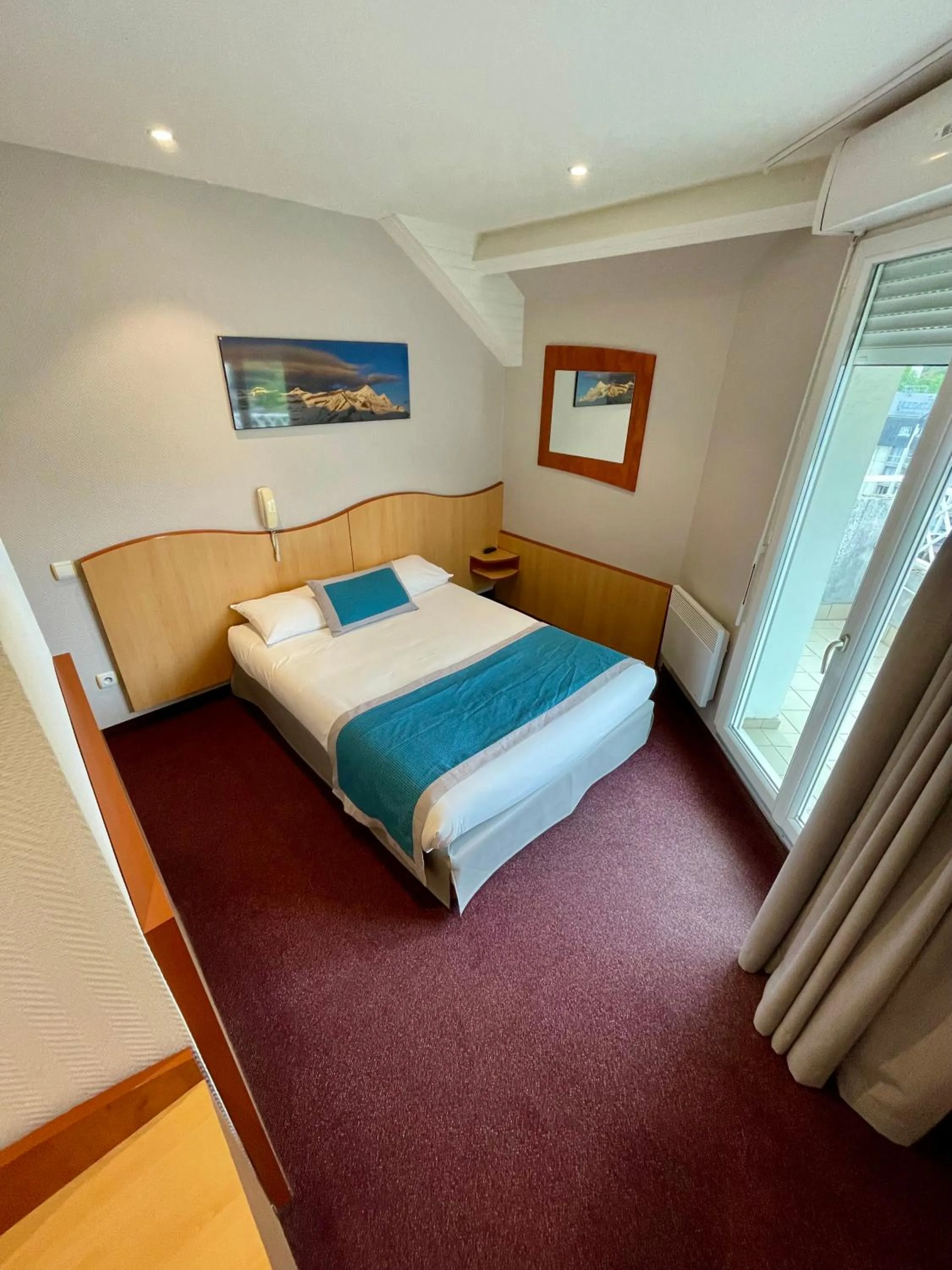 Bed in Hôtel Saint Georges