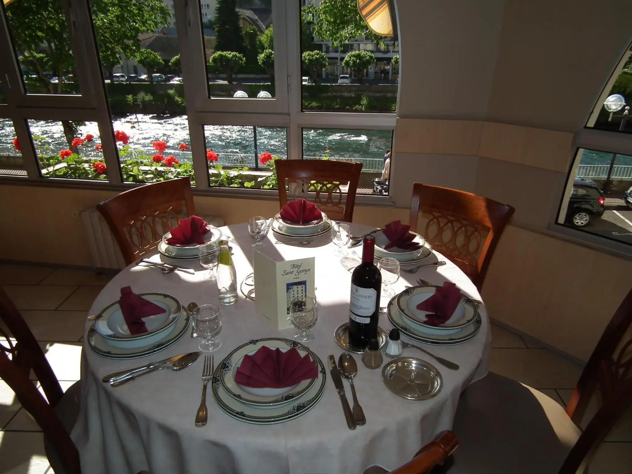 Restaurant/places to eat in Hôtel Saint Georges Restaurant/places to eat in Hôtel Saint Georges