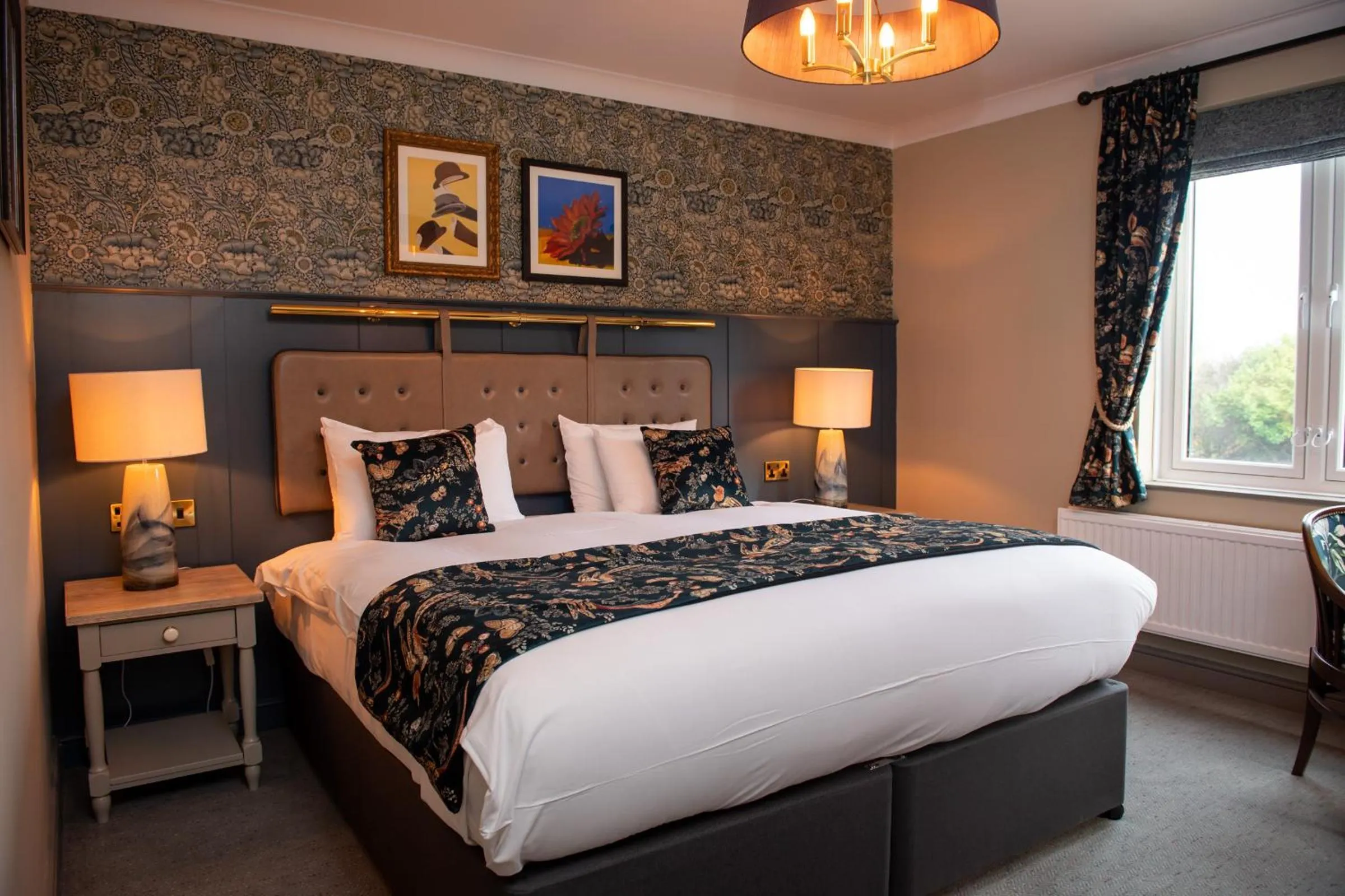 Bed in The Red Lion Inn by Chef & Brewer Collection