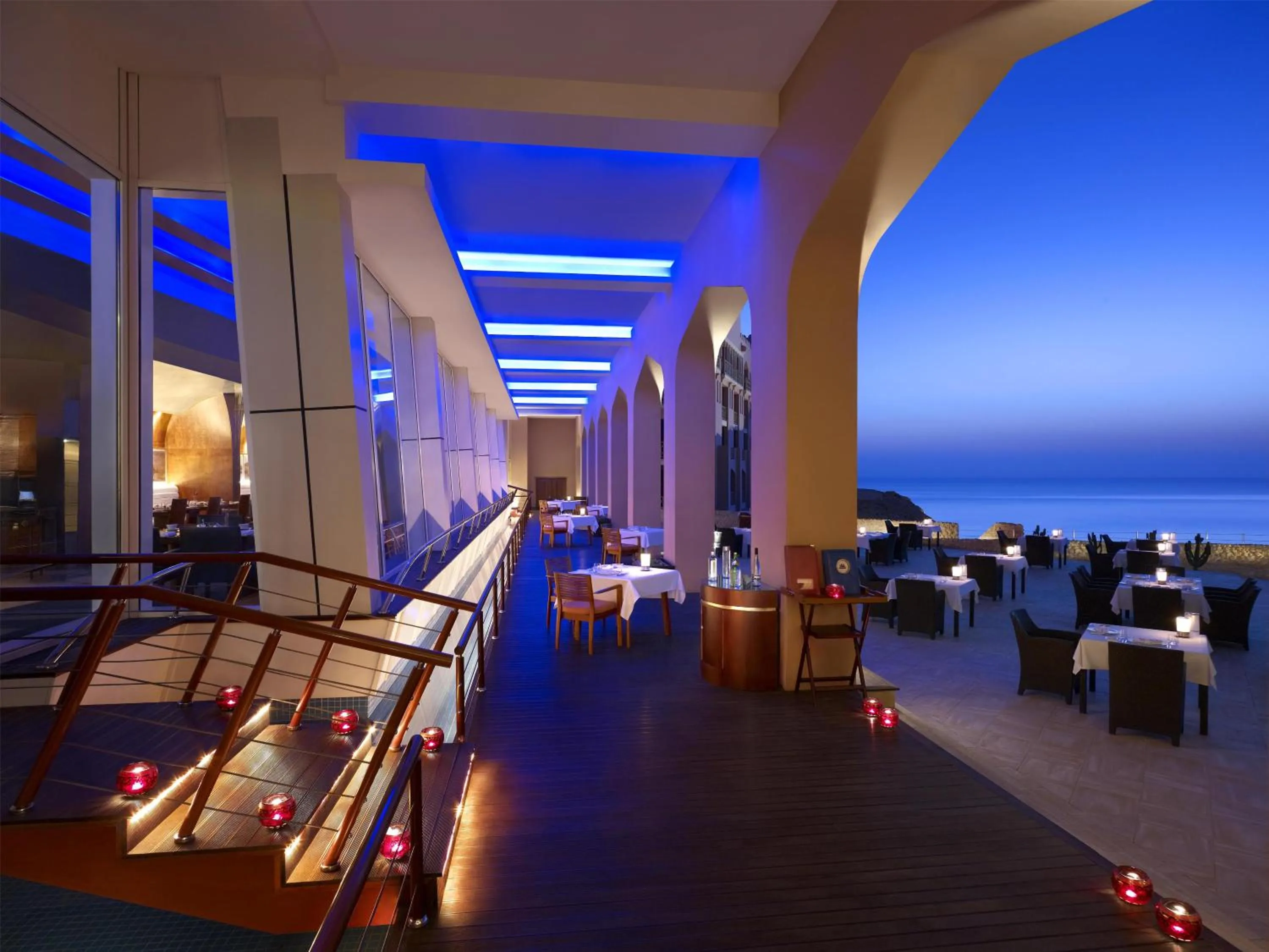 Restaurant/places to eat in Al Husn Hotel Muscat