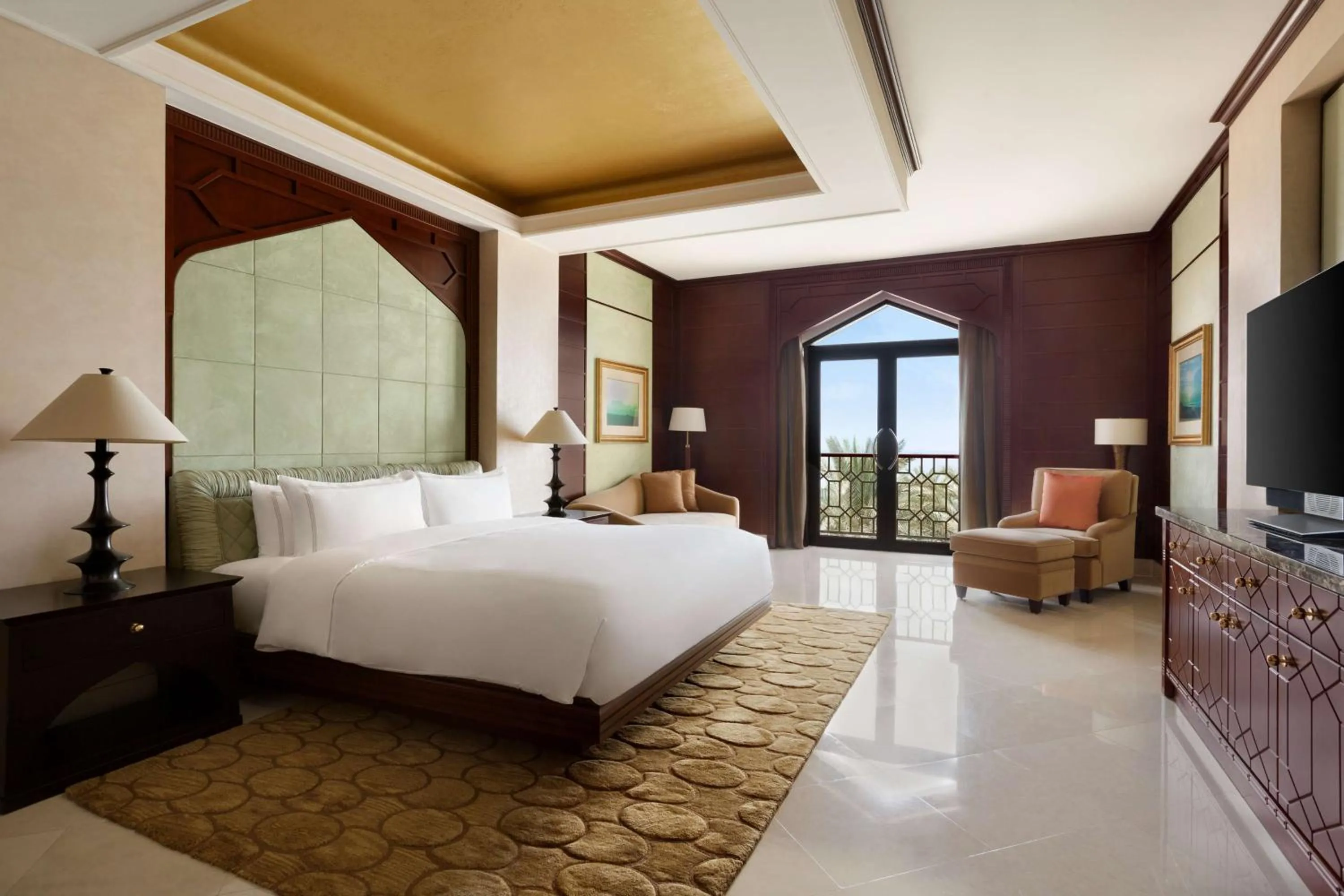Photo of the whole room, Bed in Shangri-La Al Husn, Muscat - Adults Only Resort