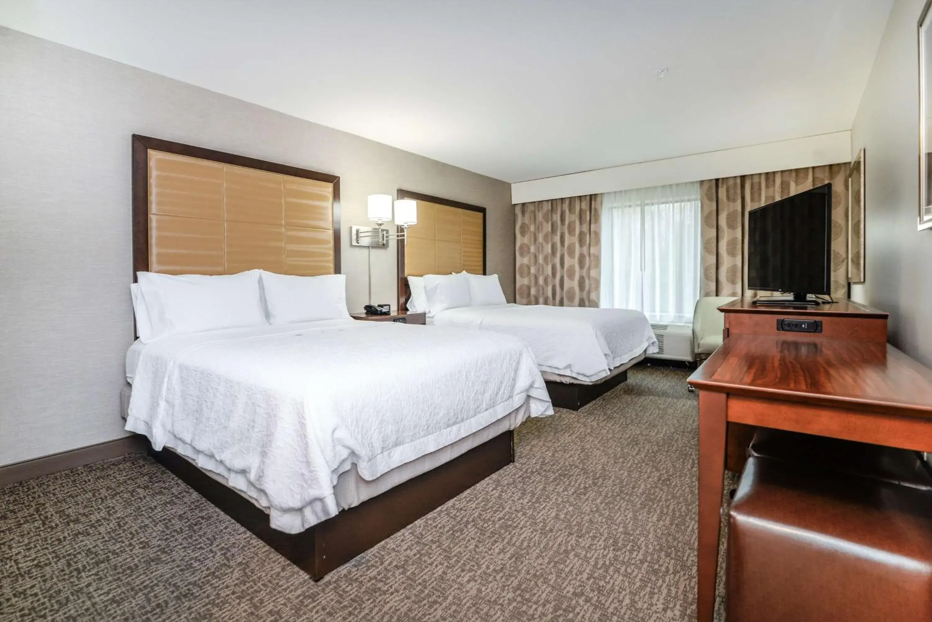 Bedroom, Bed in Hampton Inn Brighton Mi Bedroom, Bed in Hampton Inn Brighton Mi