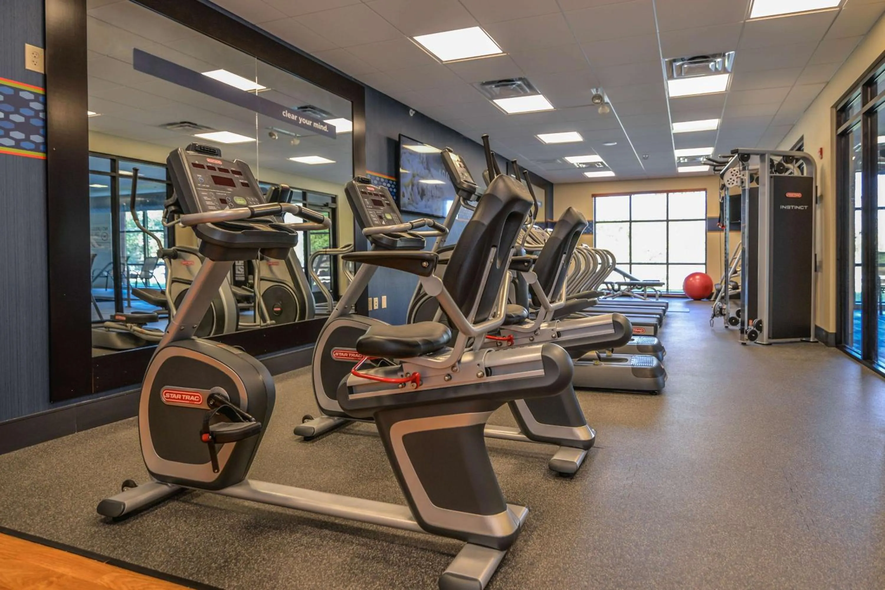 Fitness centre/facilities in Hampton Inn Brighton Mi